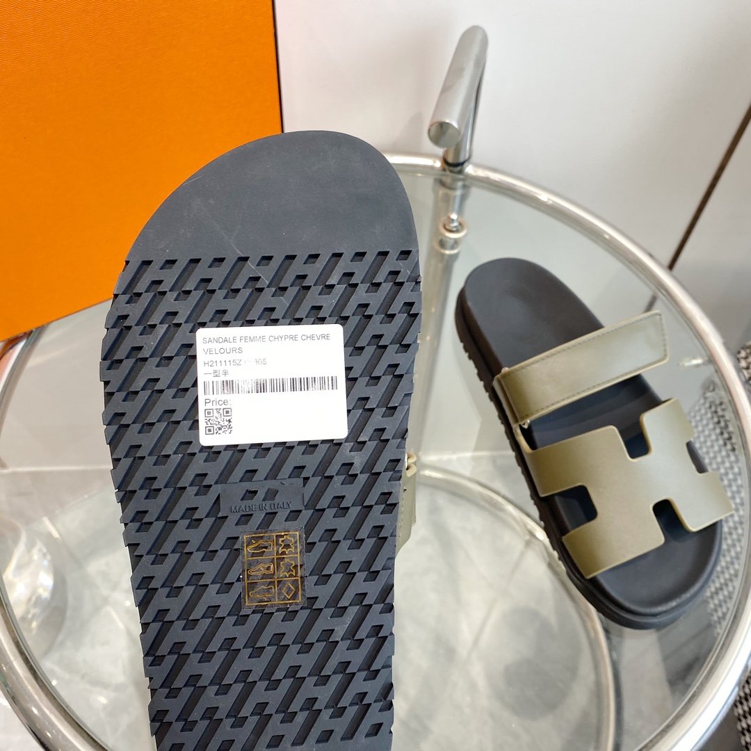 HERMES Chypre Sandal Clay Mastic Calfskin Leather