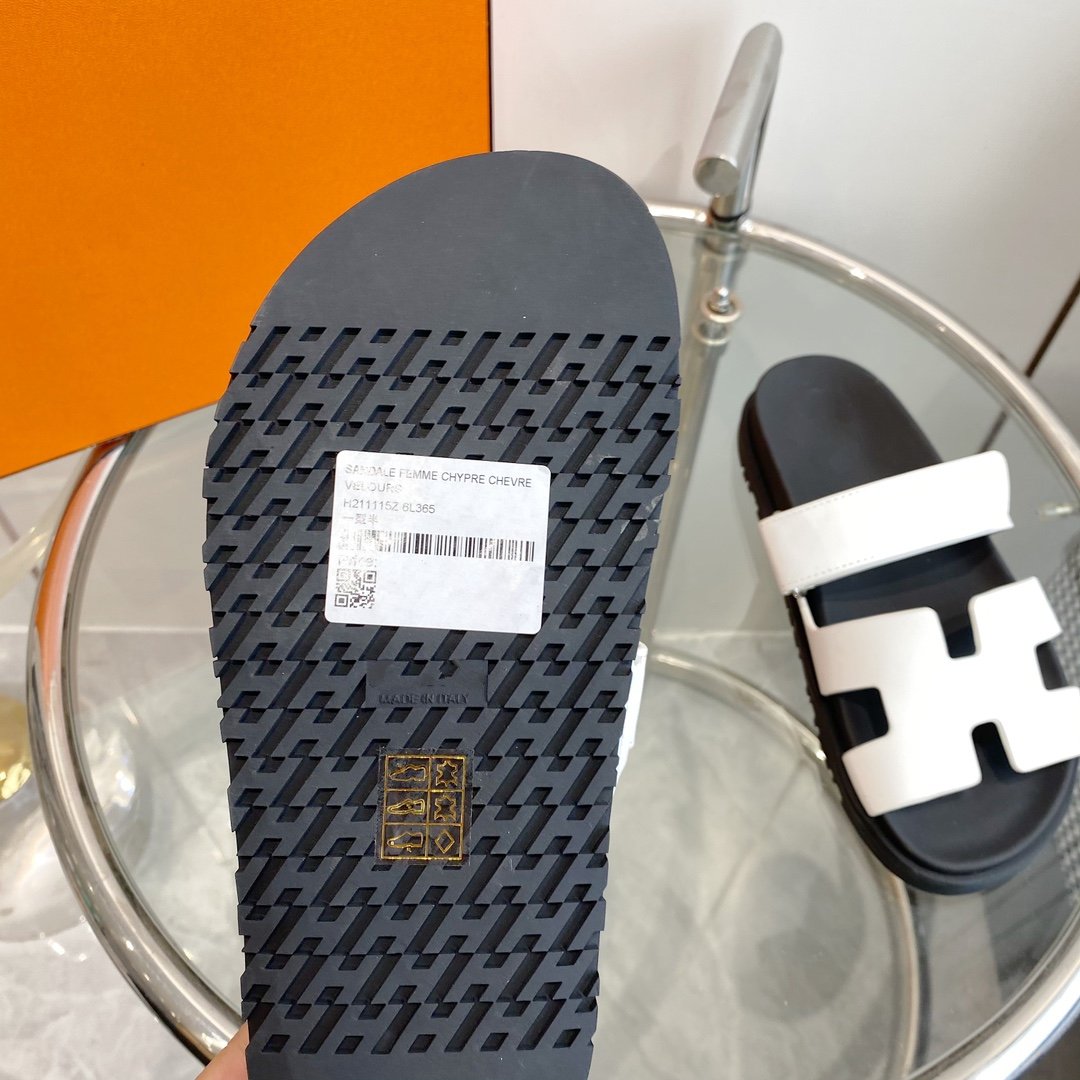 HERMES Chypre Sandal White Mastic Calfskin Leather