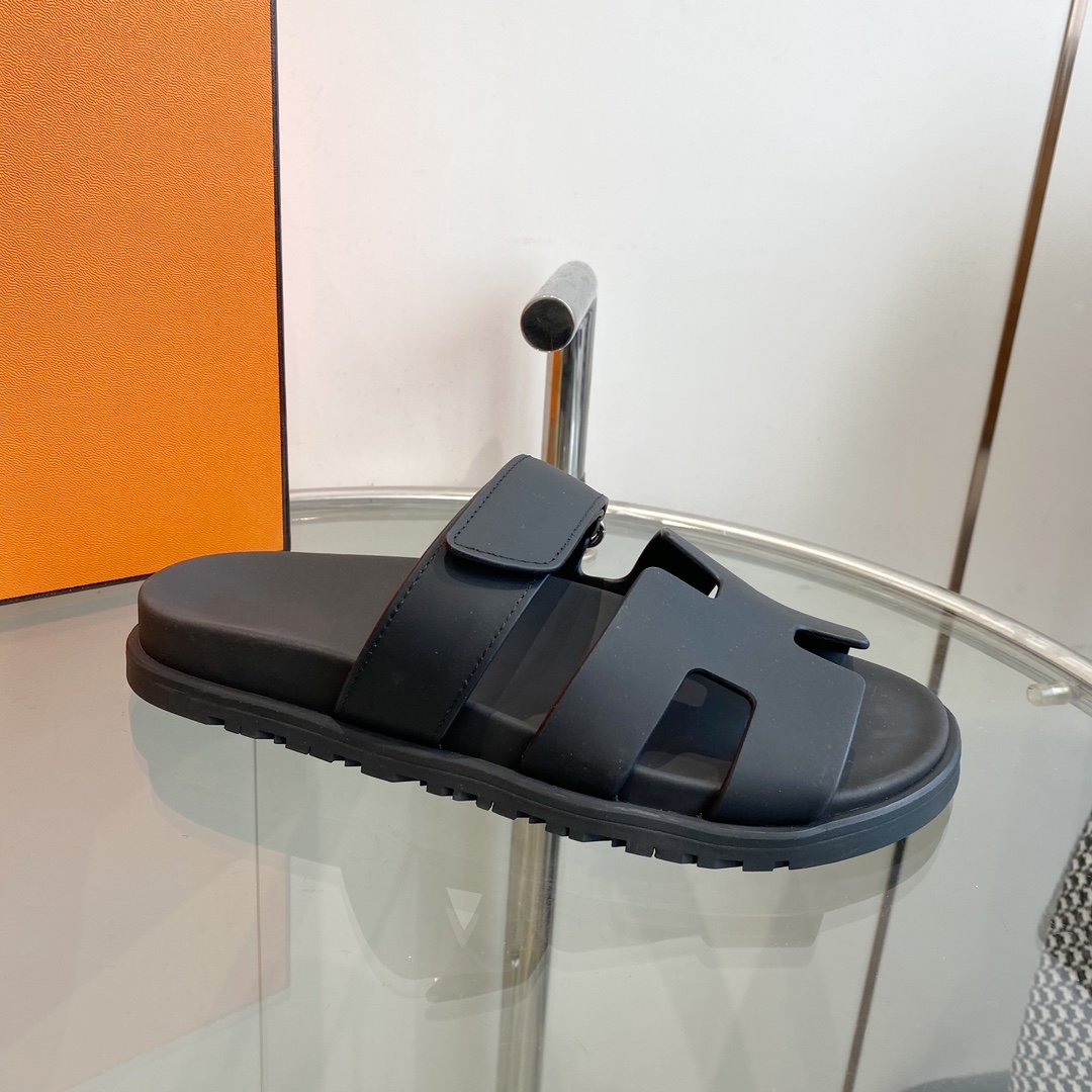 HERMES Chypre Sandal Black Mastic Calfskin Leather