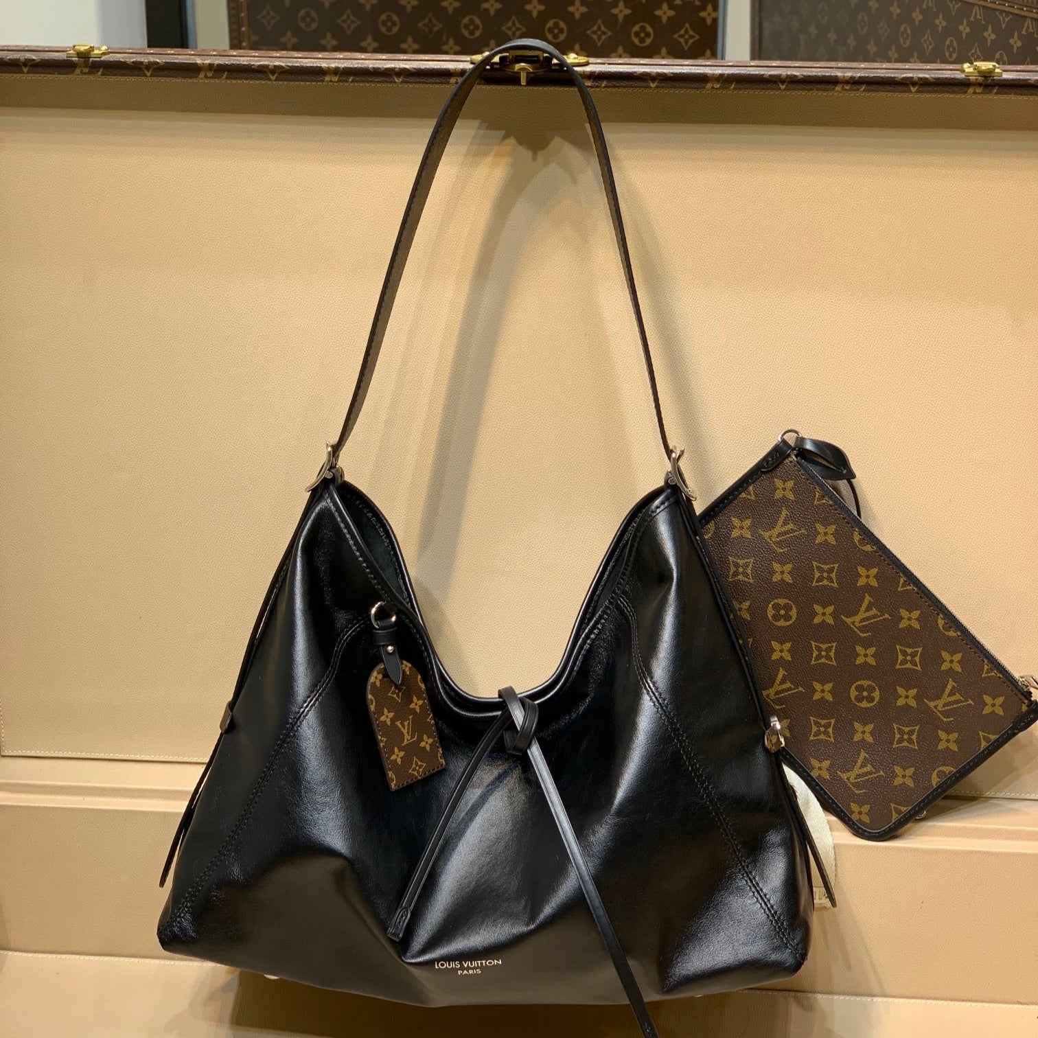 LOUIS VUITTON CARRYALL DARK 39 IN BLACK LAMBSKIN BROWN MONOGRAM TAG