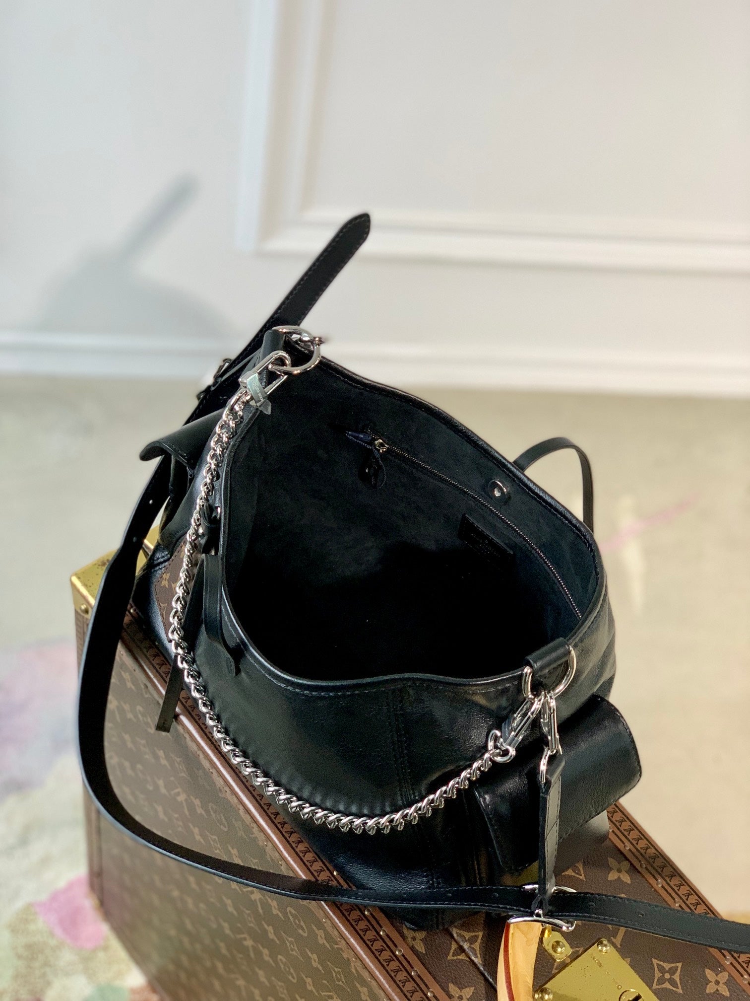 LOUIS VUITTON CARRYALL CARGO VIBE PM 33.5 IN BLACK LAMBSKIN BROWN MONOGRAM TAG