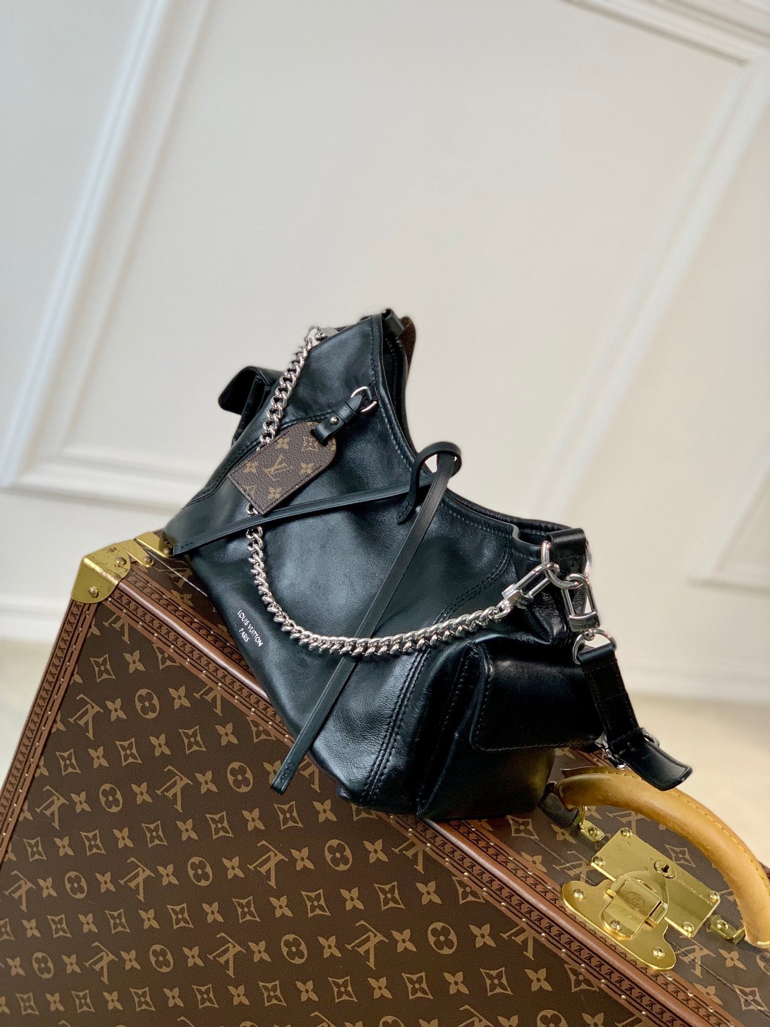 LOUIS VUITTON CARRYALL CARGO VIBE PM 33.5 IN BLACK LAMBSKIN BROWN MONOGRAM TAG
