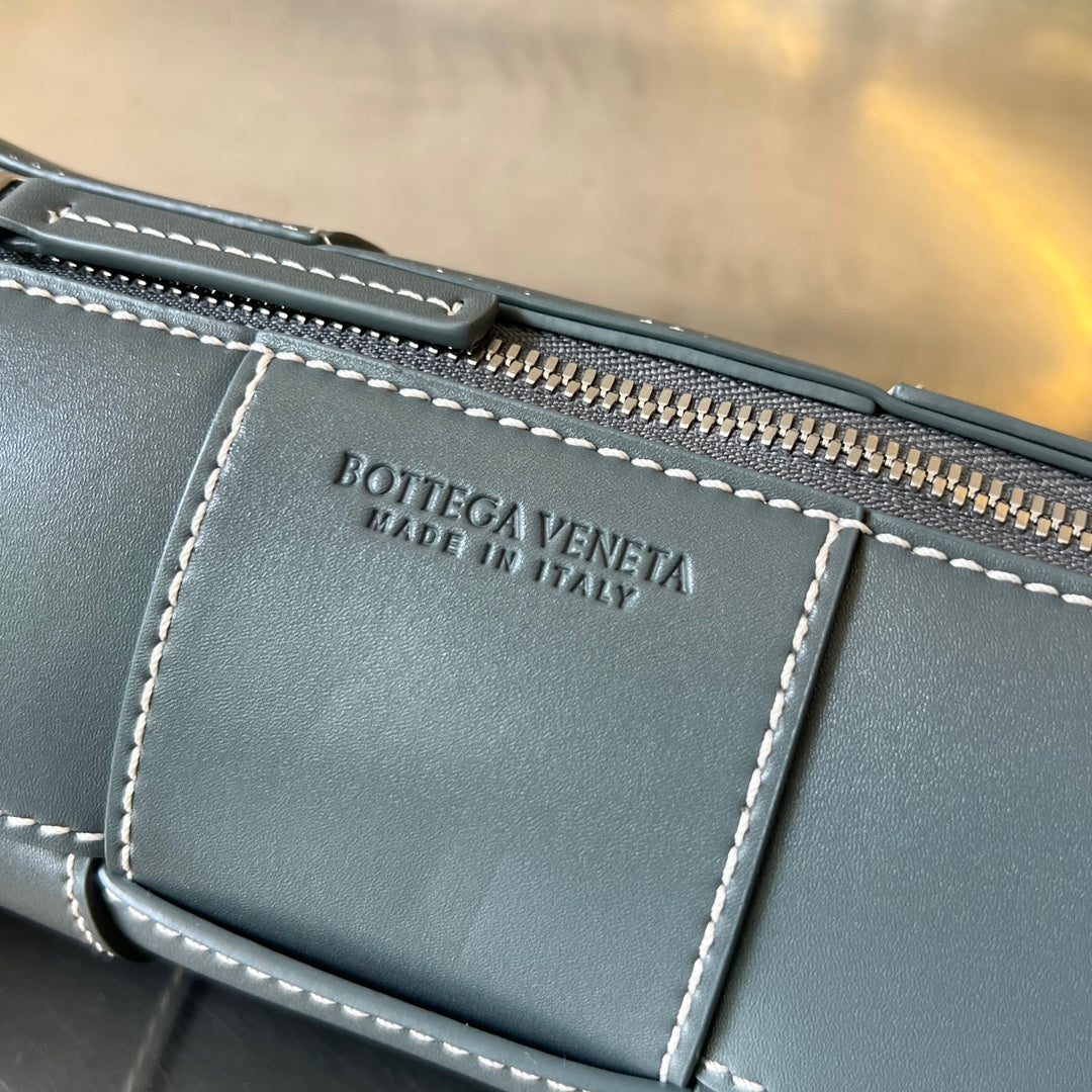 BOTTEGA VENETA SMALL CYLINDER CASSETTE 21 IN NEVADA CALFSKIN
