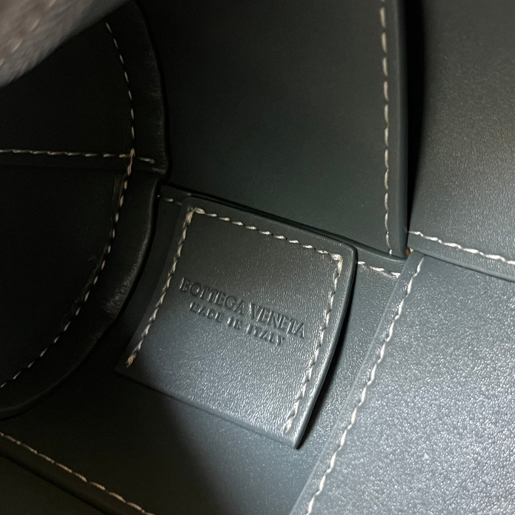 BOTTEGA VENETA SMALL CYLINDER CASSETTE 21 IN NEVADA CALFSKIN