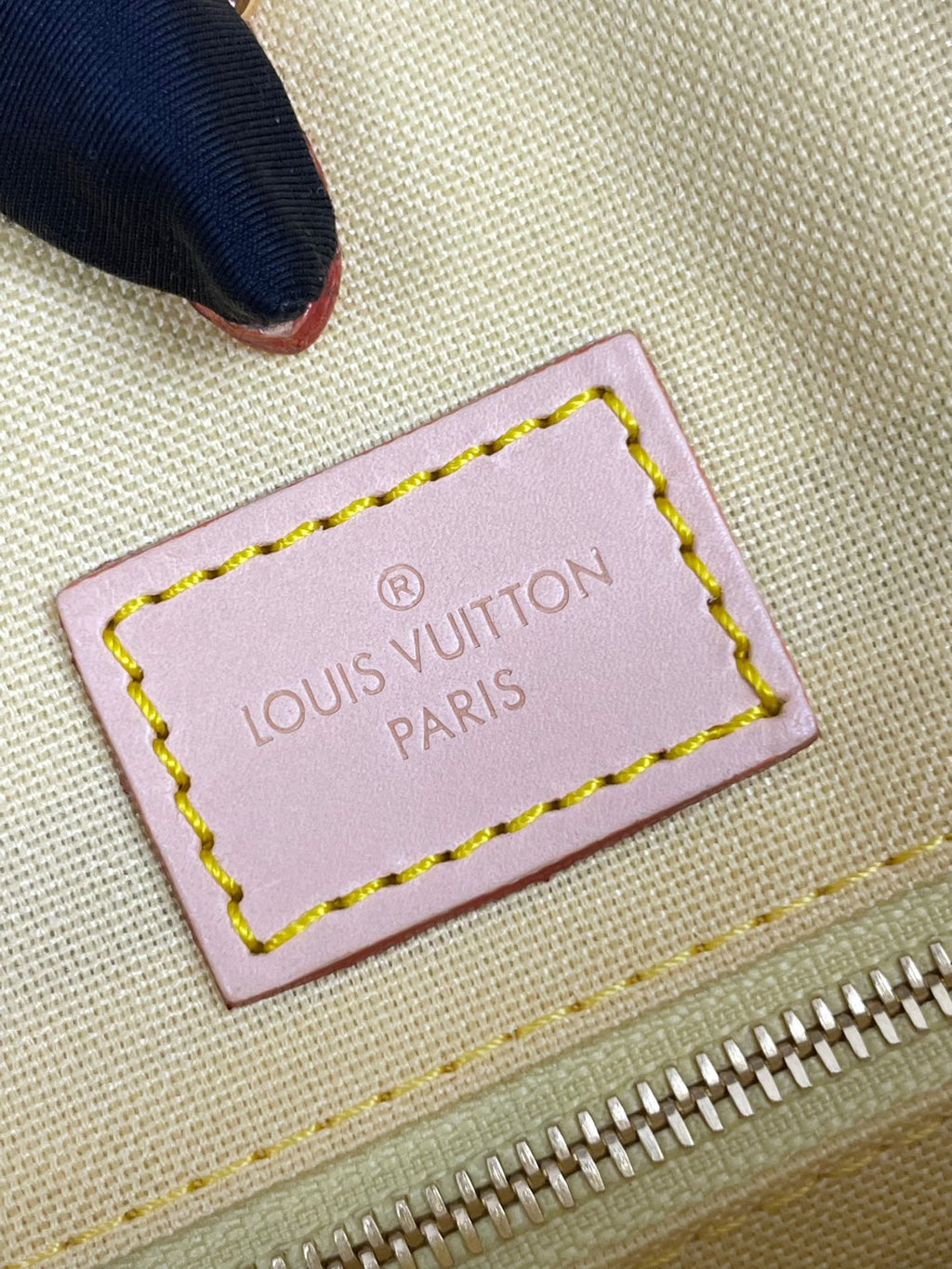 LOUIS VUITTON ONTHEGO 35 IN PEACH DAMIER GIANT CANVAS