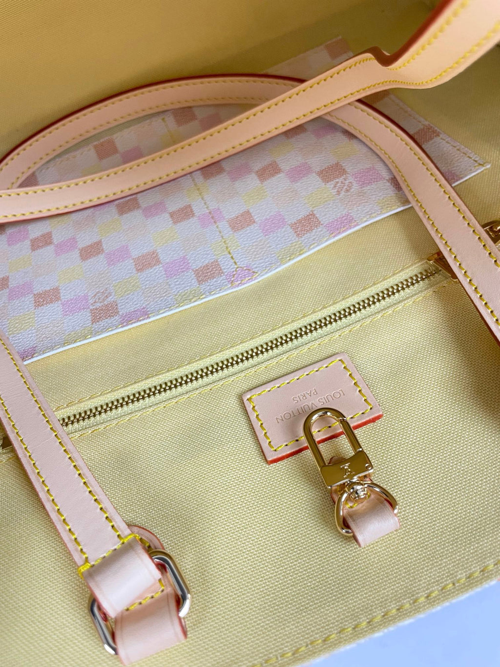 LOUIS VUITTON ONTHEGO 35 IN PEACH DAMIER GIANT CANVAS
