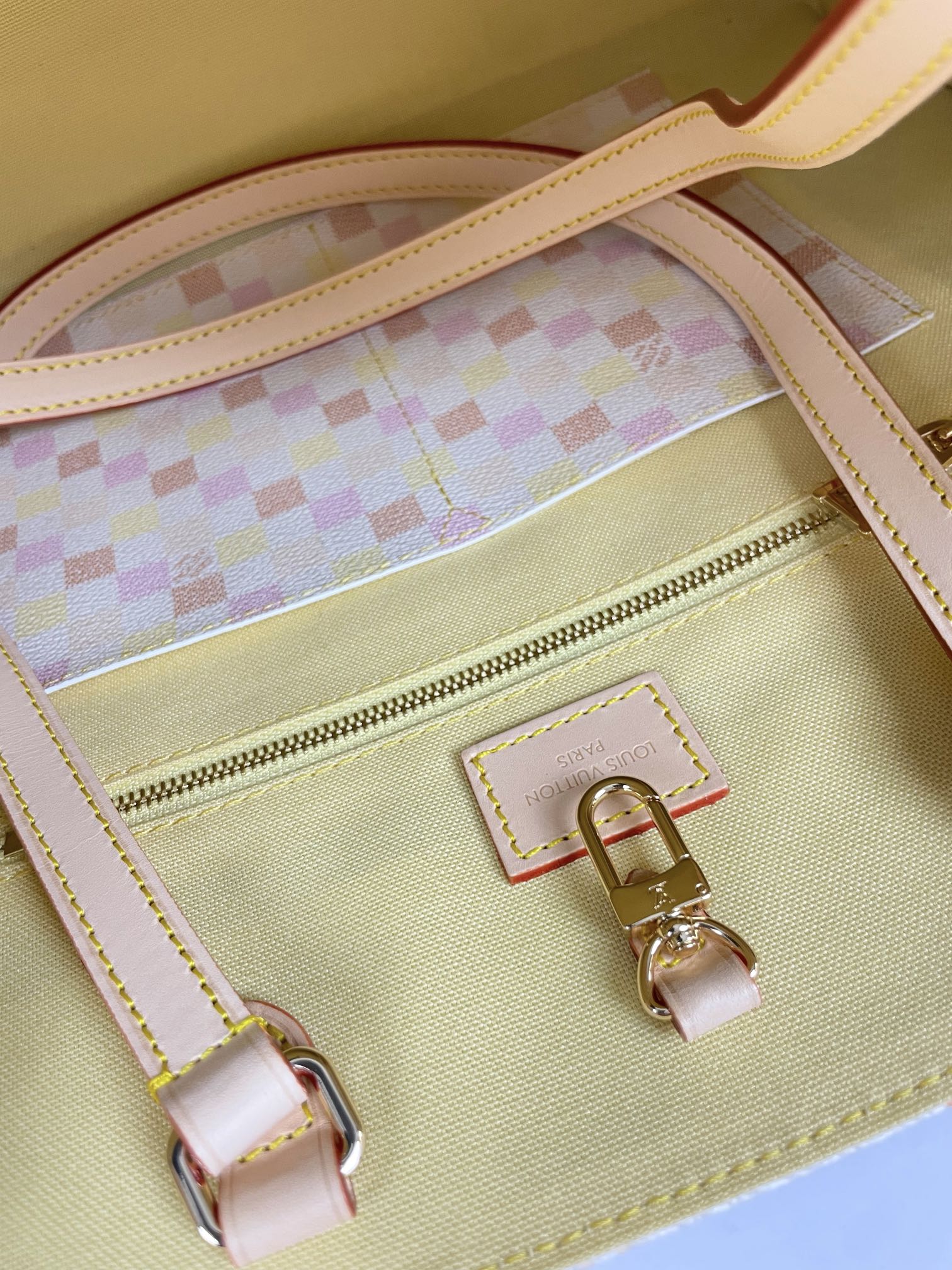 LOUIS VUITTON ONTHEGO 35 IN PEACH DAMIER GIANT CANVAS