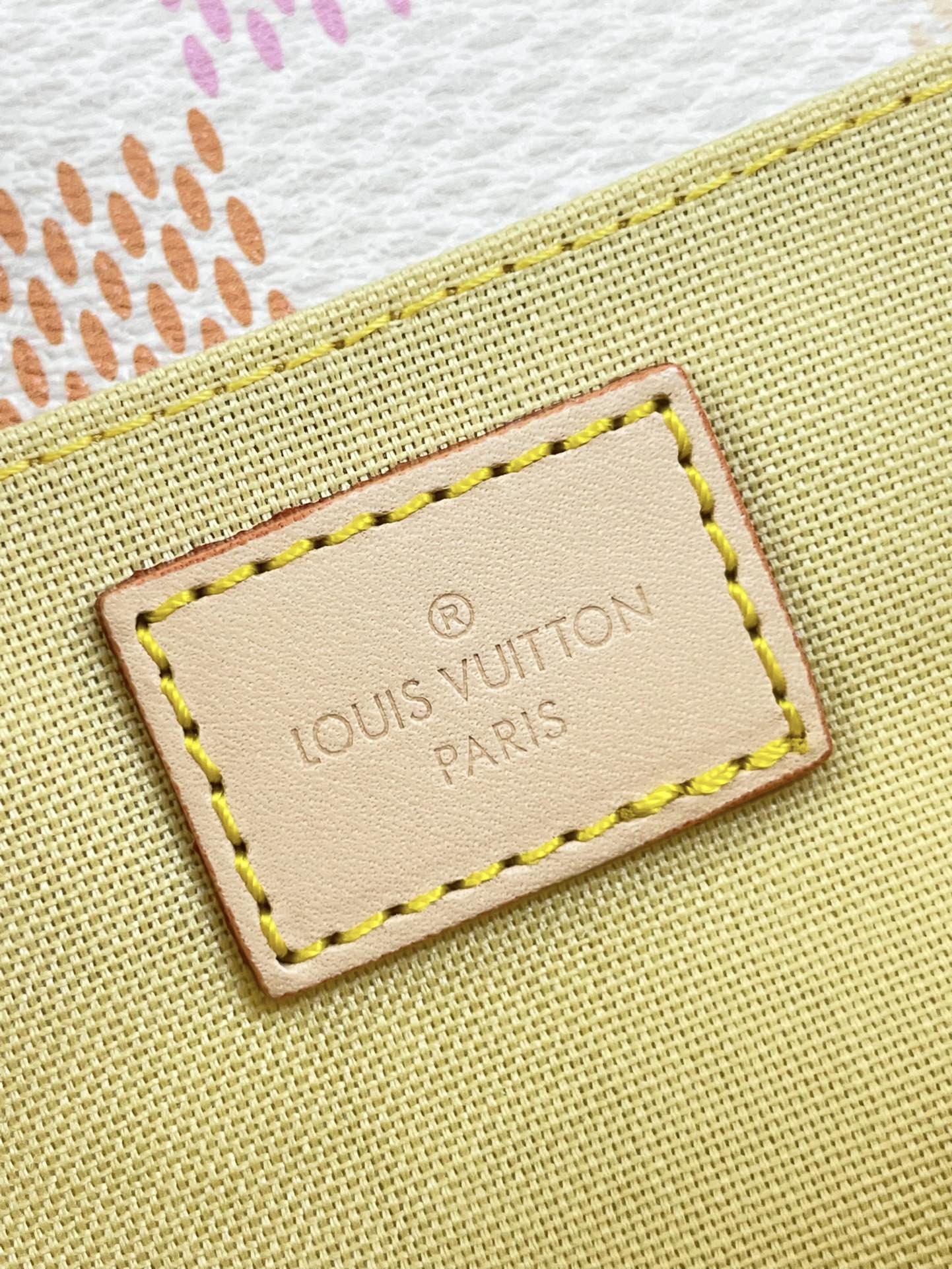 LOUIS VUITTON POCHETTE MÉTIS EAST WEST 21 IN PEACH DAMIER GIANT CANVAS GOLD HARDWARE