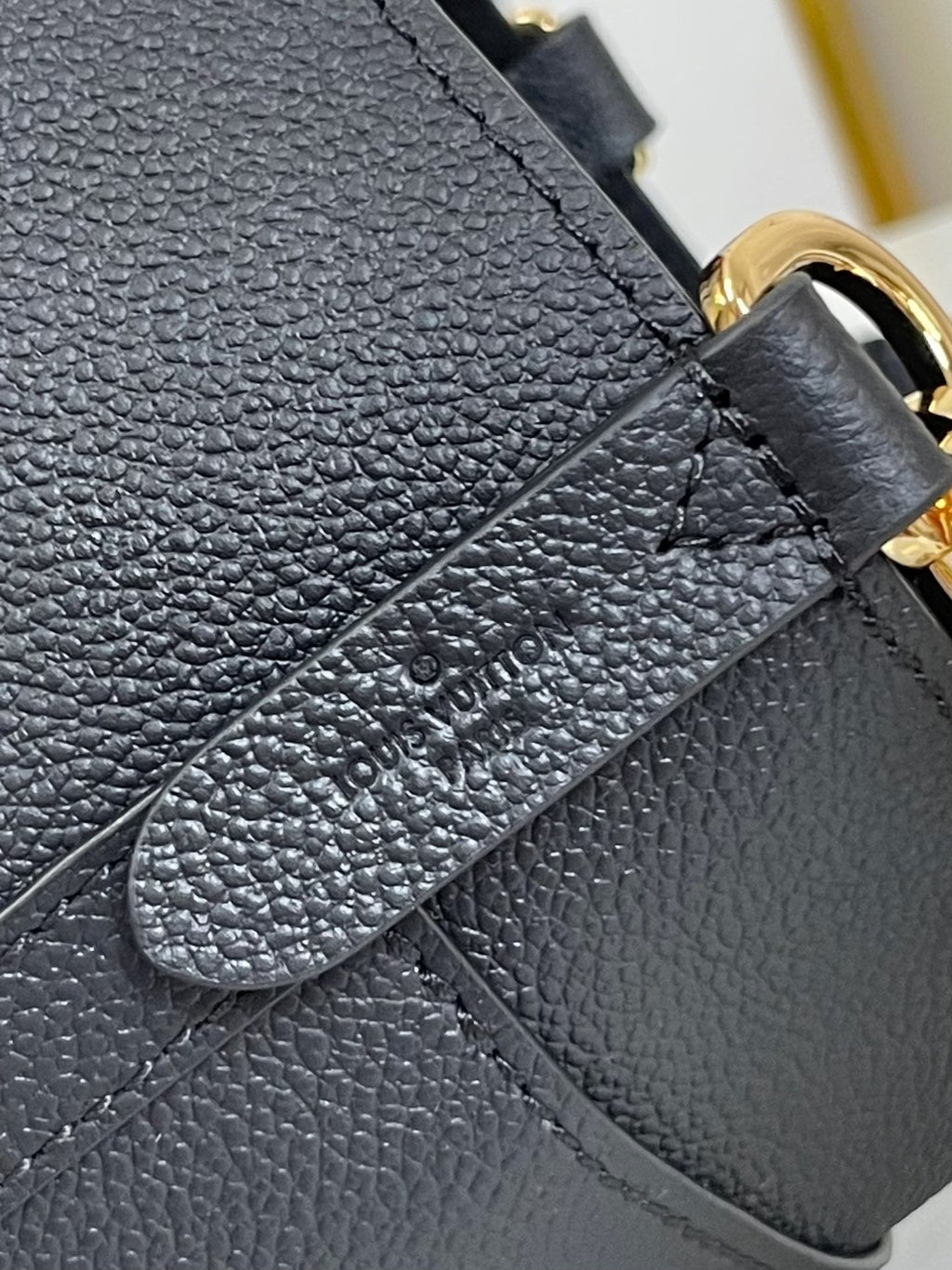 LOUIS VUITTON LOCK AND WALK 20 IN BLACK GRAINED CALFSKIN GOLD HARDWARE