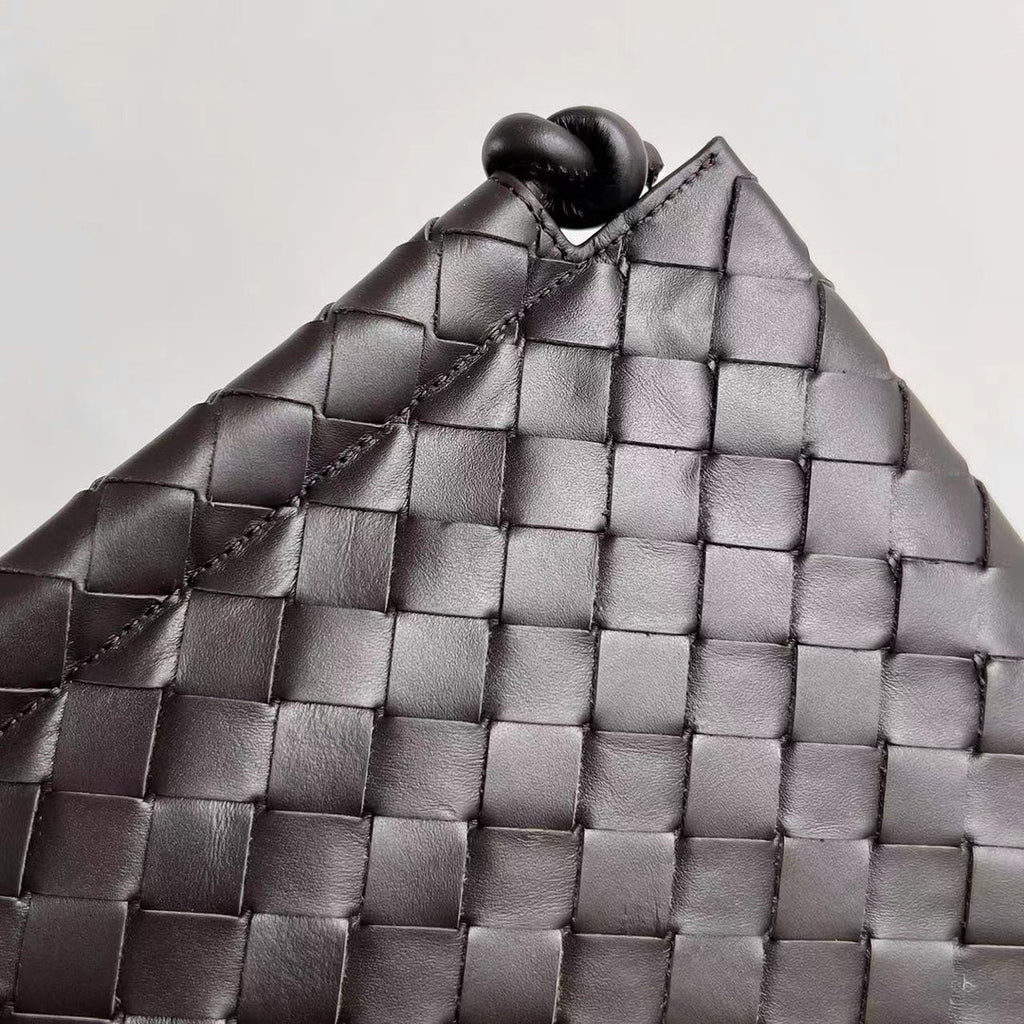 BOTTEGA VENETA LARGE 35 FLAT LOOP IN BLACK CALFSKIN