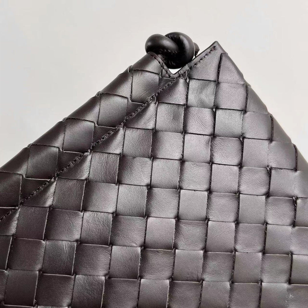 BOTTEGA VENETA LARGE 35 FLAT LOOP IN BLACK CALFSKIN