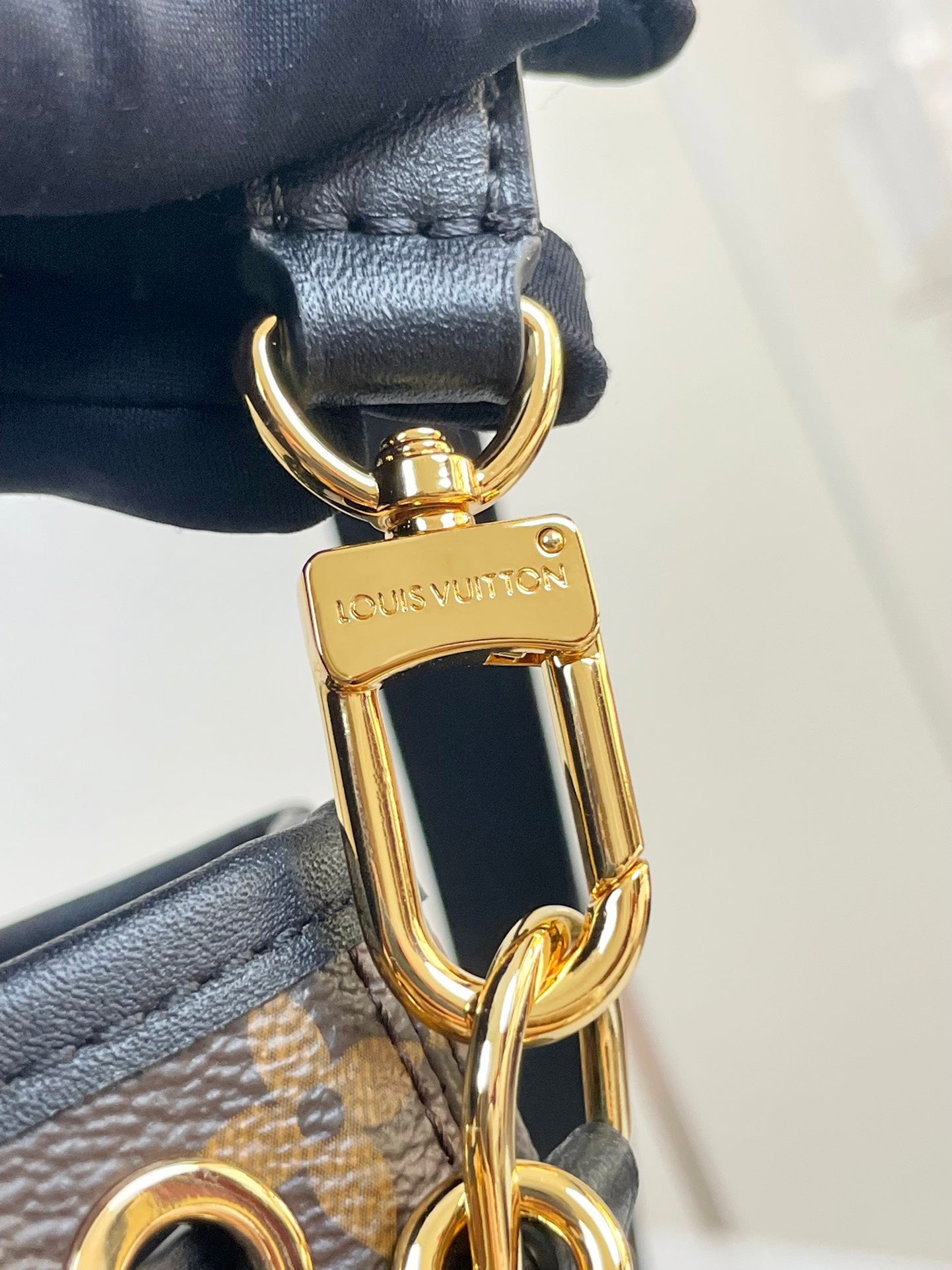 LOUIS VUITTON CANOÉ 20 IN BROWN MONOGRAM CANVAS GOLD HARDWARE