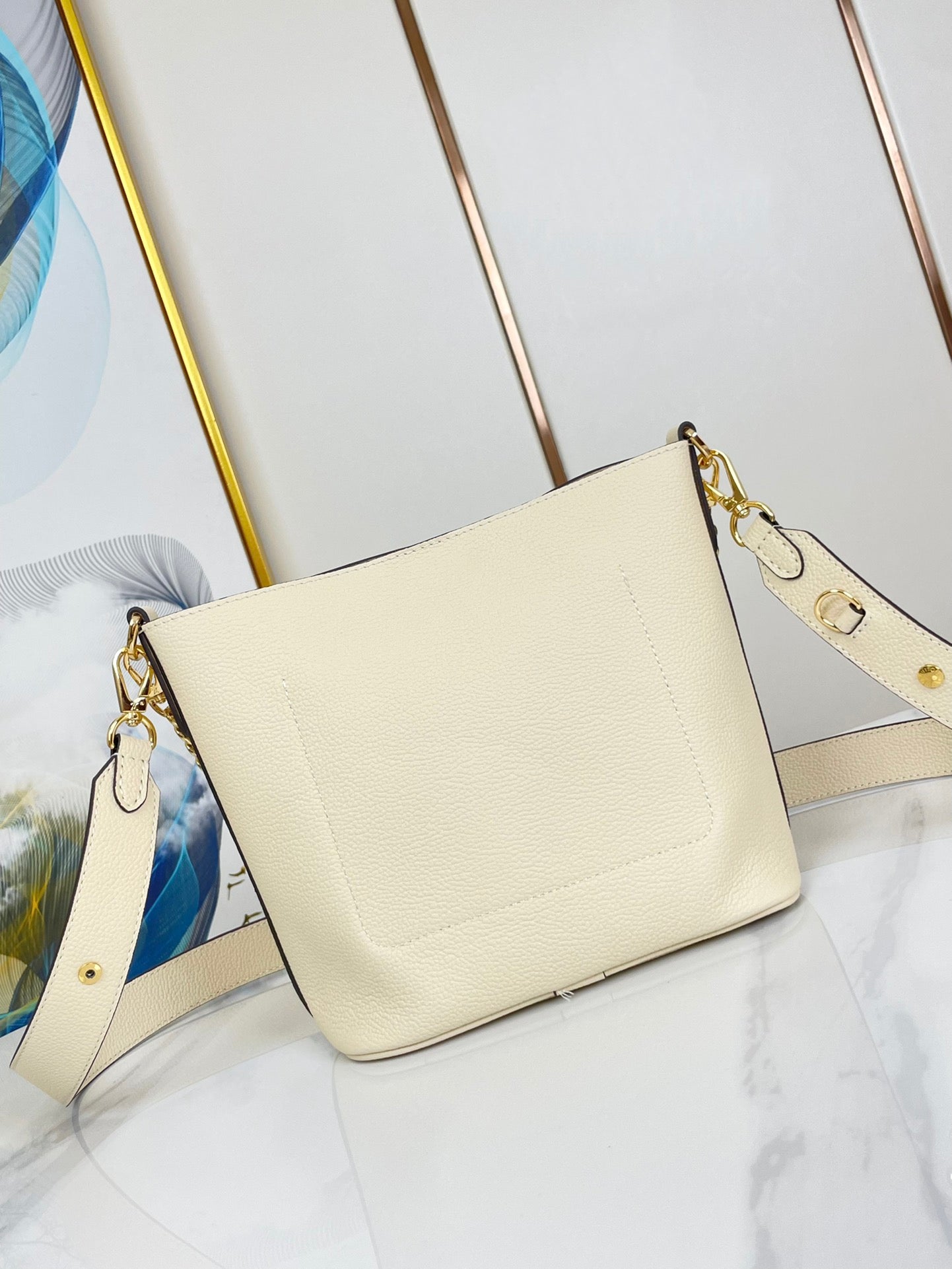 LOUIS VUITTON LOCK AND WALK 20 IN CREAM GRAINED CALFSKIN GOLD HARDWARE
