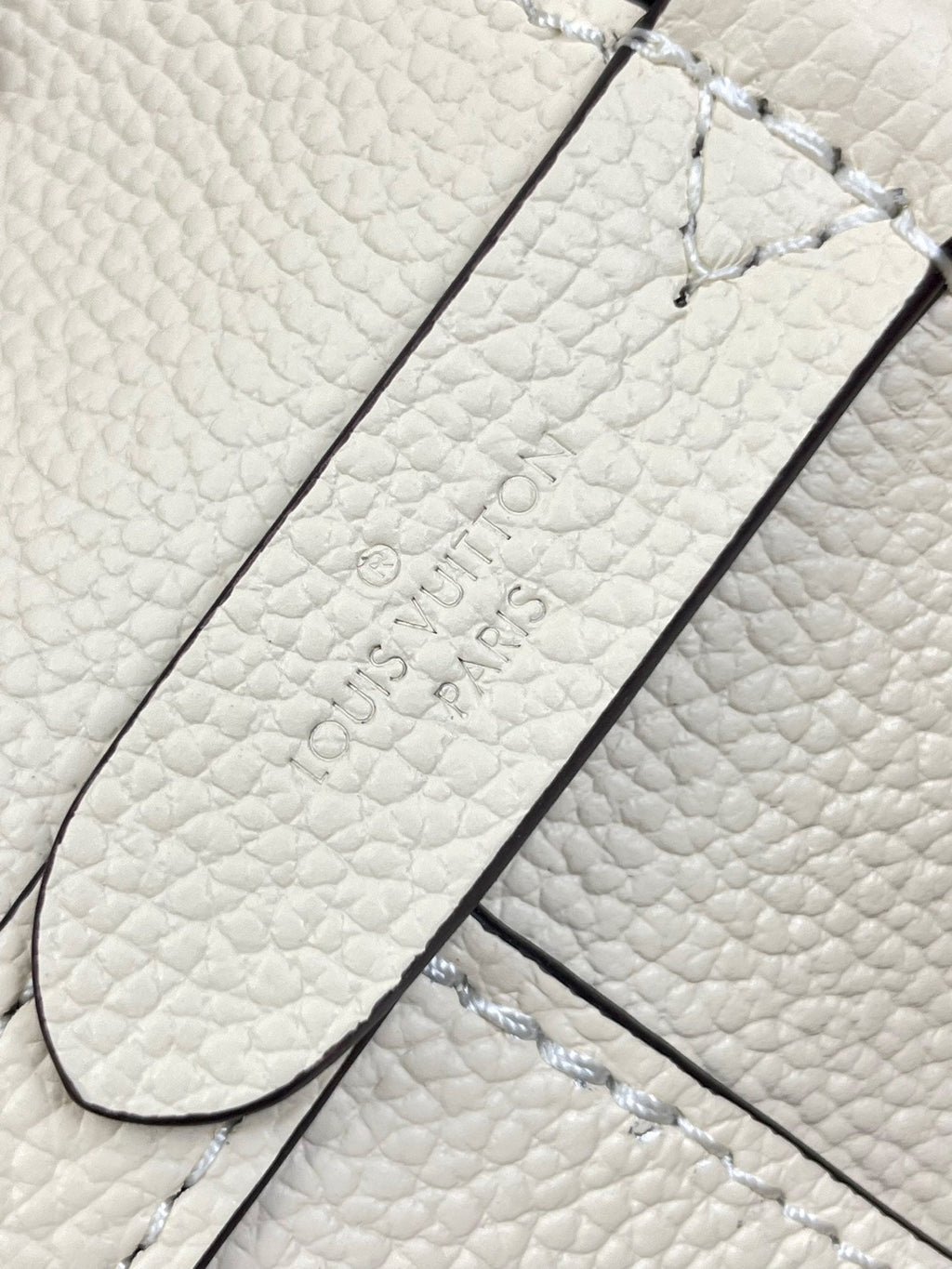 LOUIS VUITTON LOCK AND WALK 20 IN CREAM GRAINED CALFSKIN GOLD HARDWARE