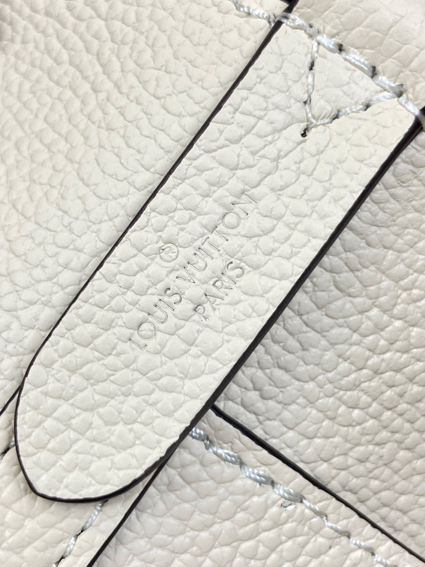 LOUIS VUITTON LOCK AND WALK 20 IN CREAM GRAINED CALFSKIN GOLD HARDWARE
