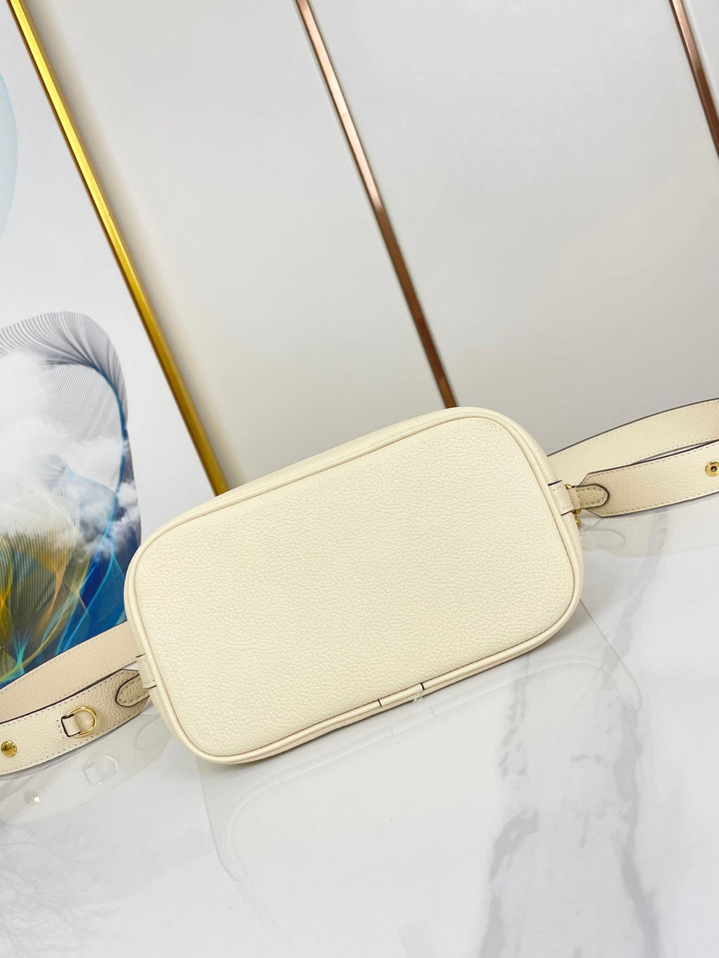 LOUIS VUITTON LOCK AND WALK 20 IN CREAM GRAINED CALFSKIN GOLD HARDWARE