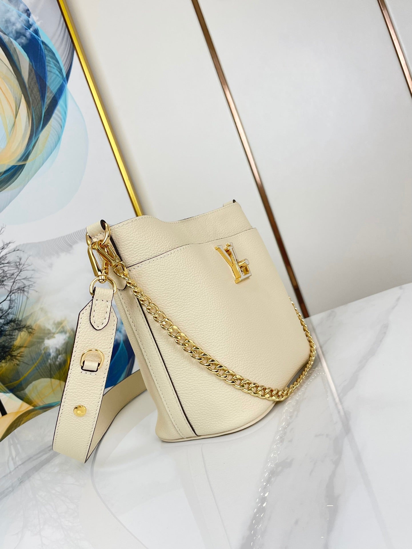 LOUIS VUITTON LOCK AND WALK 20 IN CREAM GRAINED CALFSKIN GOLD HARDWARE