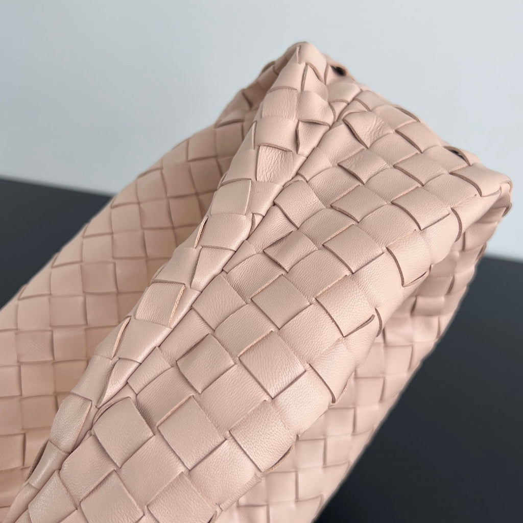BOTTEGA VENETA MINI JODIE 36 CM IN LIGHT PINK LAMBSKIN