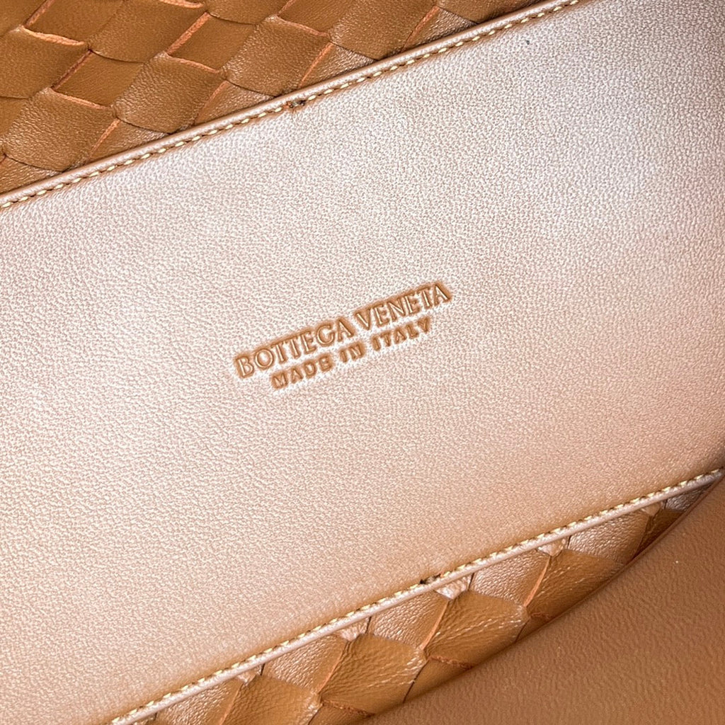 BOTTEGA VENETA LARGE ANDIAMO 32 IN BURNT ORANGE LAMBSKIN