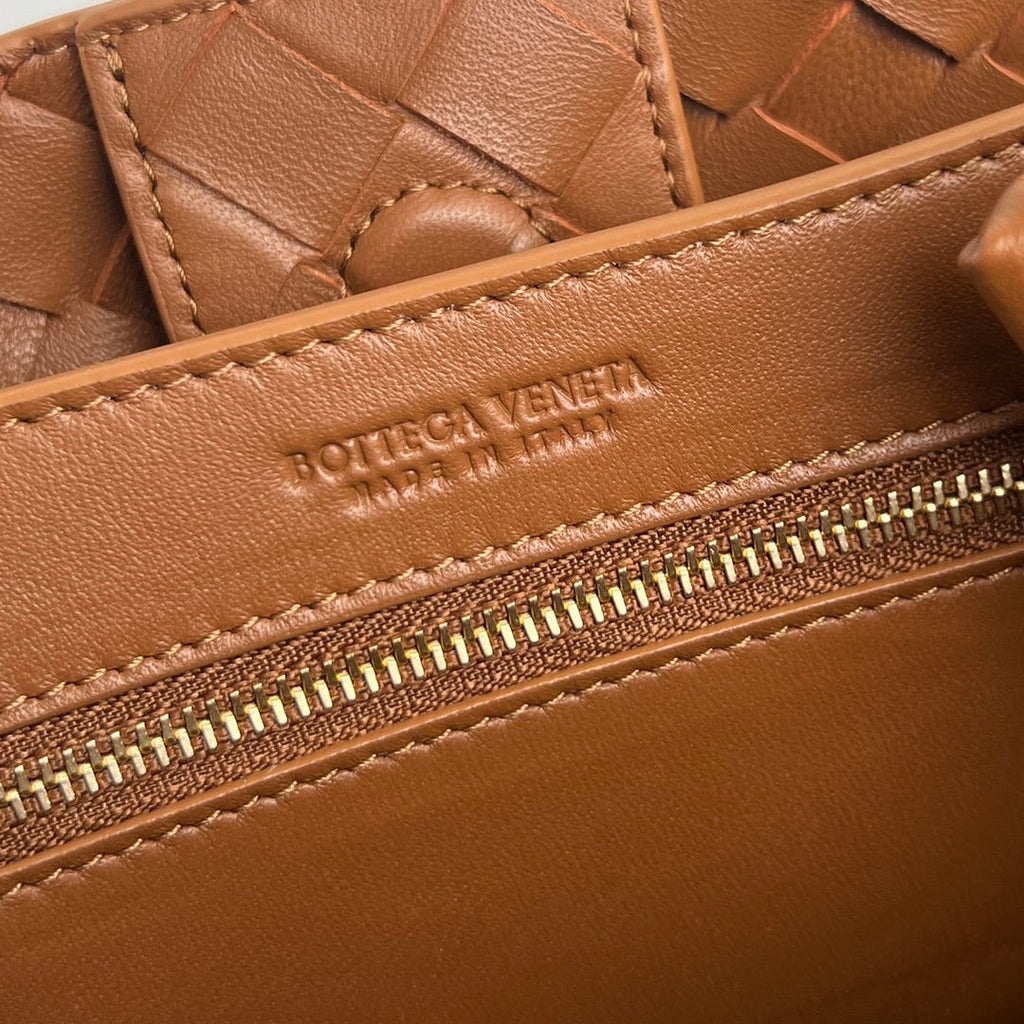 BOTTEGA VENETA MEDIUM ANDIAMO 25 IN BURNT ORANGE LAMBSKIN