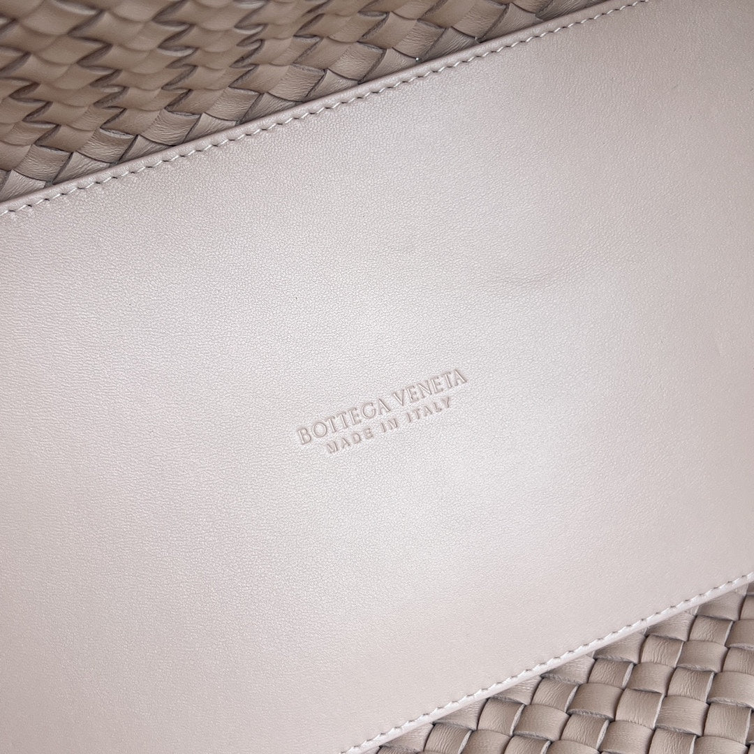 BOTTEGA VENETA LARGE CABAT 51 IN ALMOND BEIGE LAMBSKIN