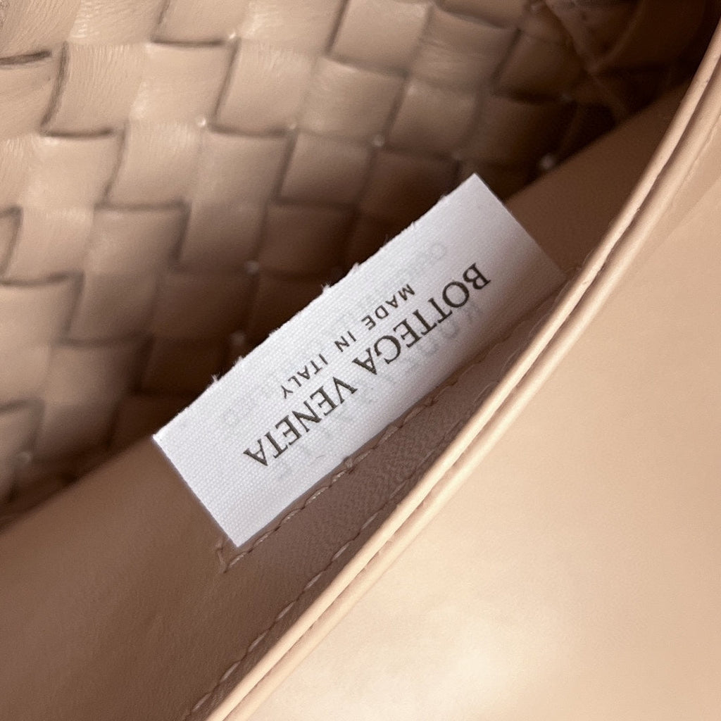 BOTTEGA VENETA LARGE CABAT 51 IN ALMOND BEIGE LAMBSKIN
