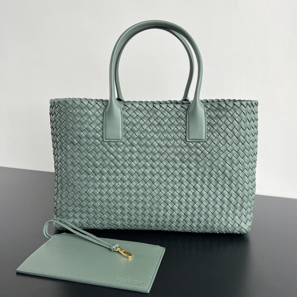 BOTTEGA VENETA LARGE CABAT 51 IN XANADU GRAY LAMBSKIN