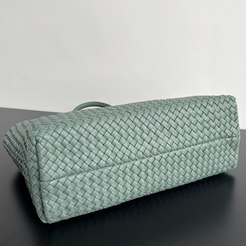 BOTTEGA VENETA LARGE CABAT 51 IN XANADU GRAY LAMBSKIN