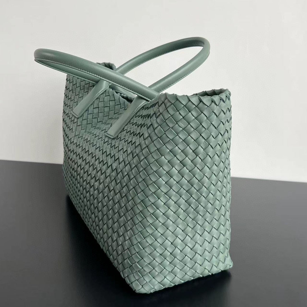 BOTTEGA VENETA LARGE CABAT 51 IN XANADU GRAY LAMBSKIN