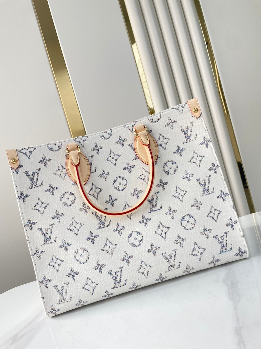 LOUIS VUITTON ONTHEGO MM 35 IN WHITE MONOGRAM JACQUARD FABRIC