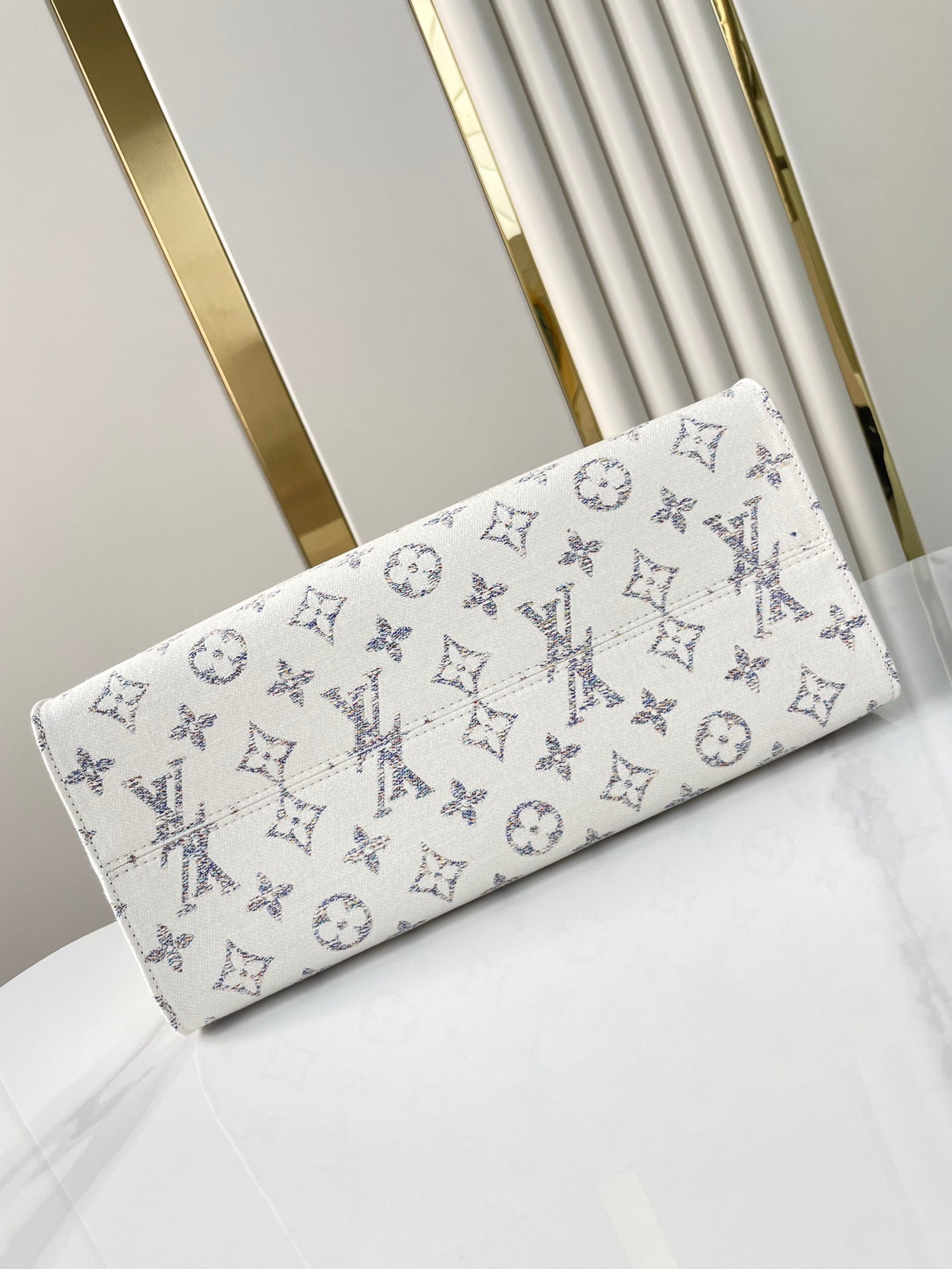 LOUIS VUITTON ONTHEGO MM 35 IN WHITE MONOGRAM JACQUARD FABRIC