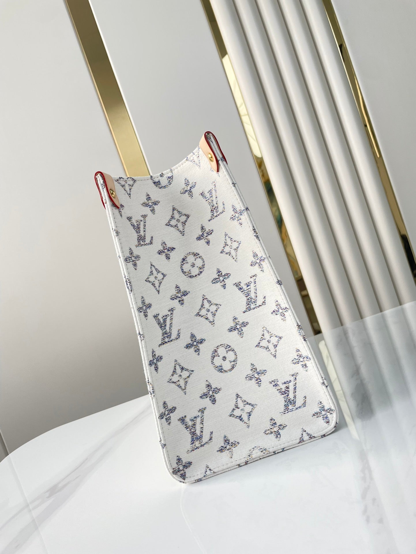 LOUIS VUITTON ONTHEGO MM 35 IN WHITE MONOGRAM JACQUARD FABRIC