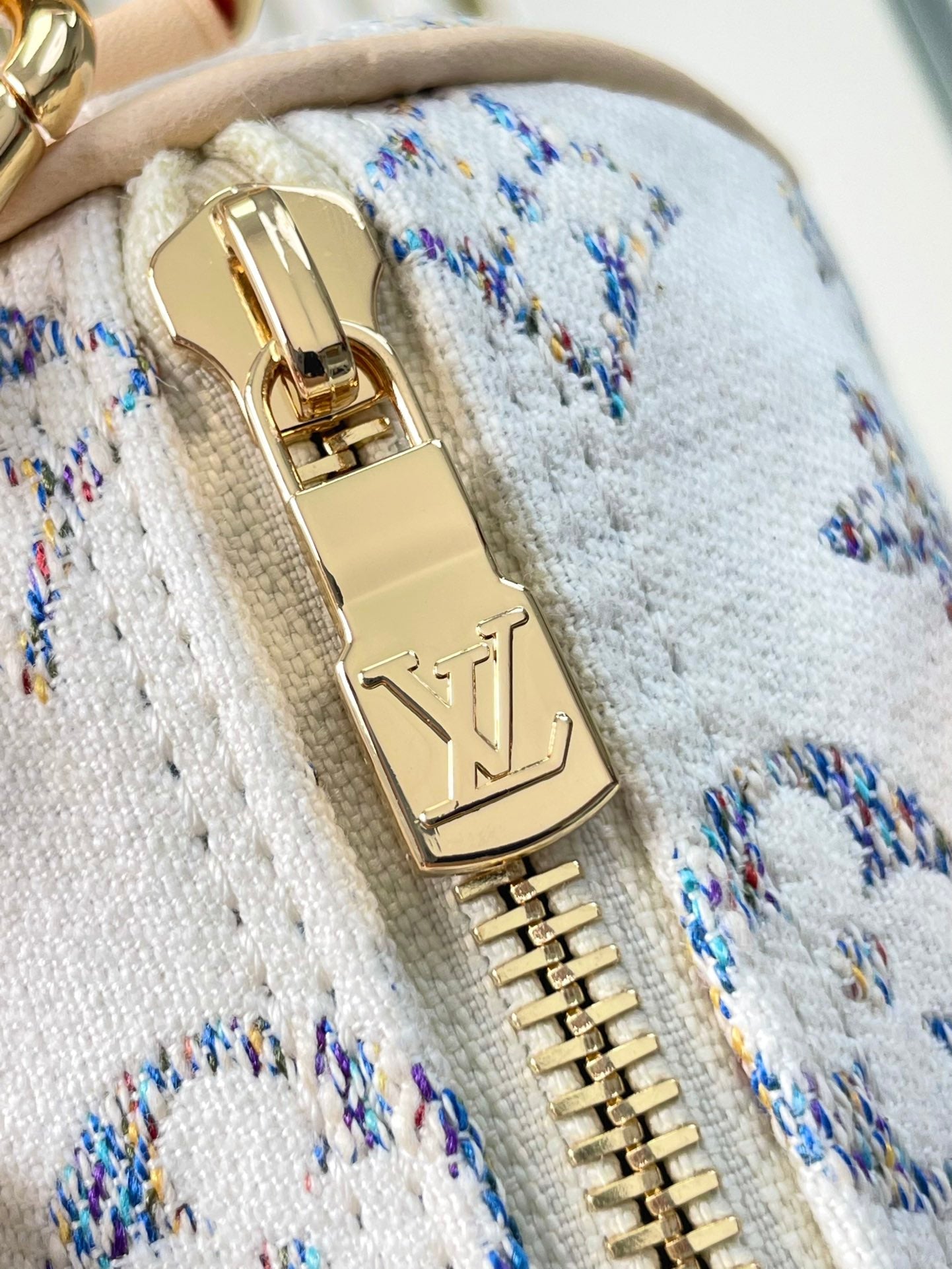 LOUIS VUITTON SPEEDY BANDOULIÈRE 20 IN WHITE MONOGRAM JACQUARD FABRIC AND BEIGE CALFSKIN TRIM