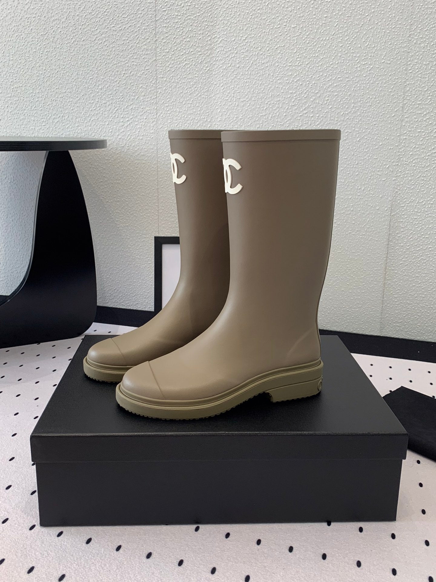 CHANEL rainboot  dark beige
