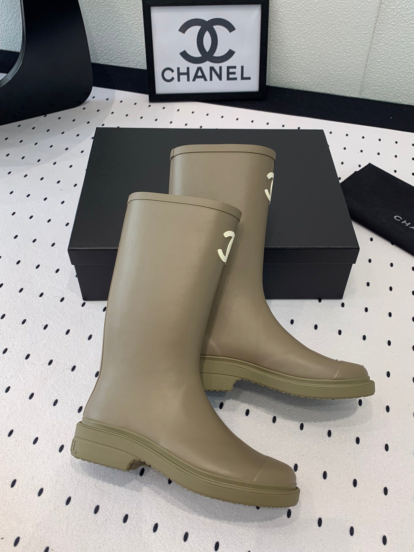 CHANEL rainboot  dark beige
