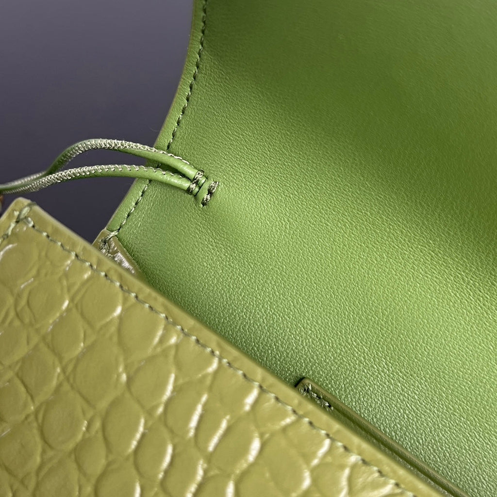 BOTTEGA VENETA ANDIAMO CLUTCH 31 IN BARLEY CORN CROCODILE PATTERN CALFSKIN