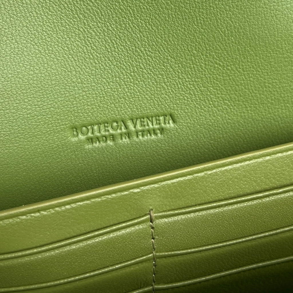 BOTTEGA VENETA ANDIAMO CLUTCH 31 IN BARLEY CORN CROCODILE PATTERN CALFSKIN