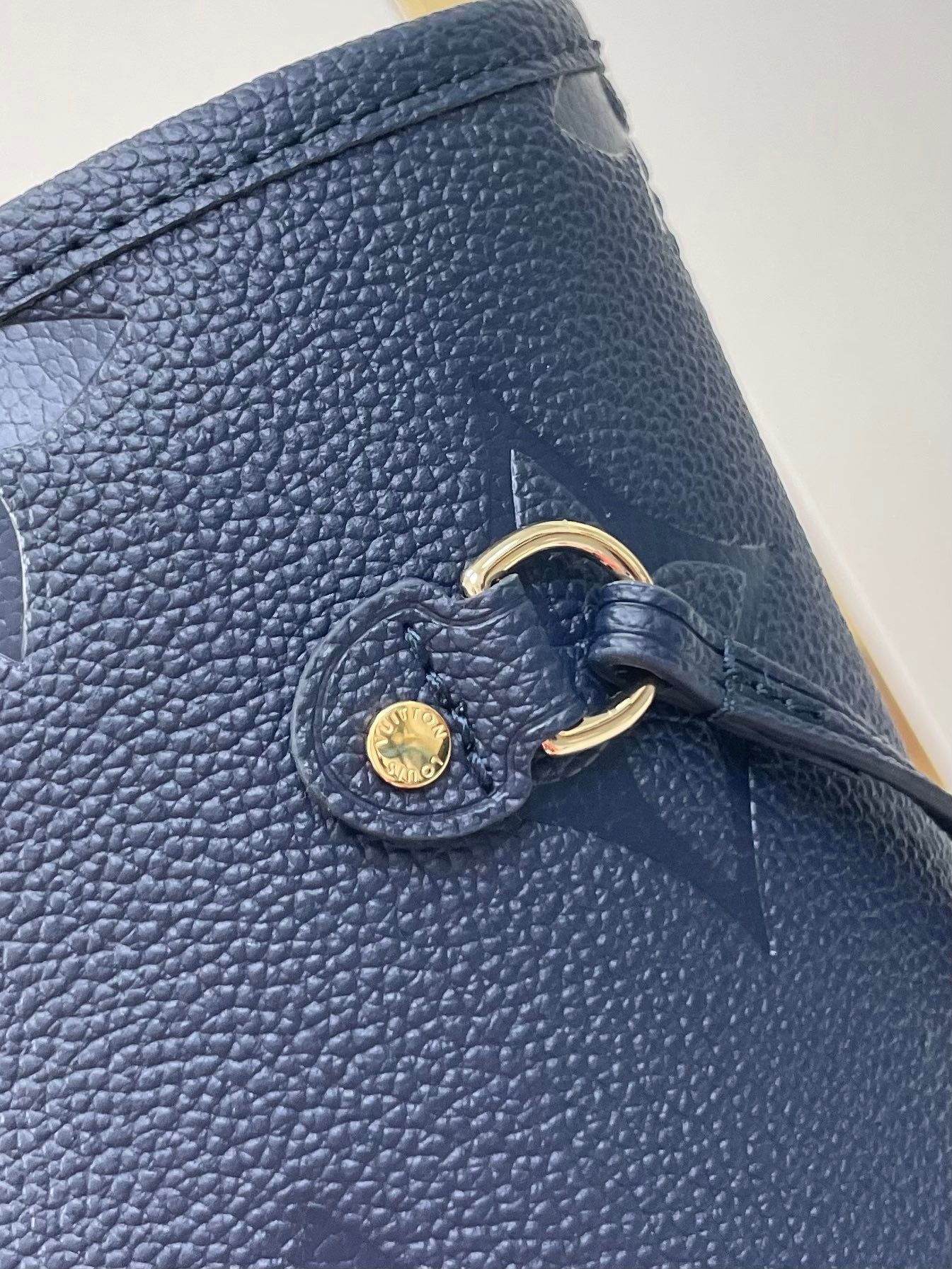 LOUIS VUITTON NEVERFULL MM 31 IN DARK NAVY MONOGRAM EMPREINTE LEATHER