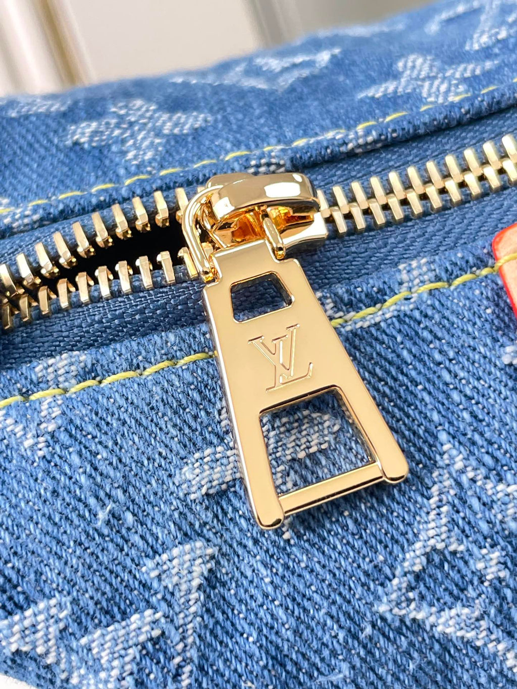 LOUIS VUITTON HILLS POCHETTE 18 IN BLUE MONOGRAM DENIM