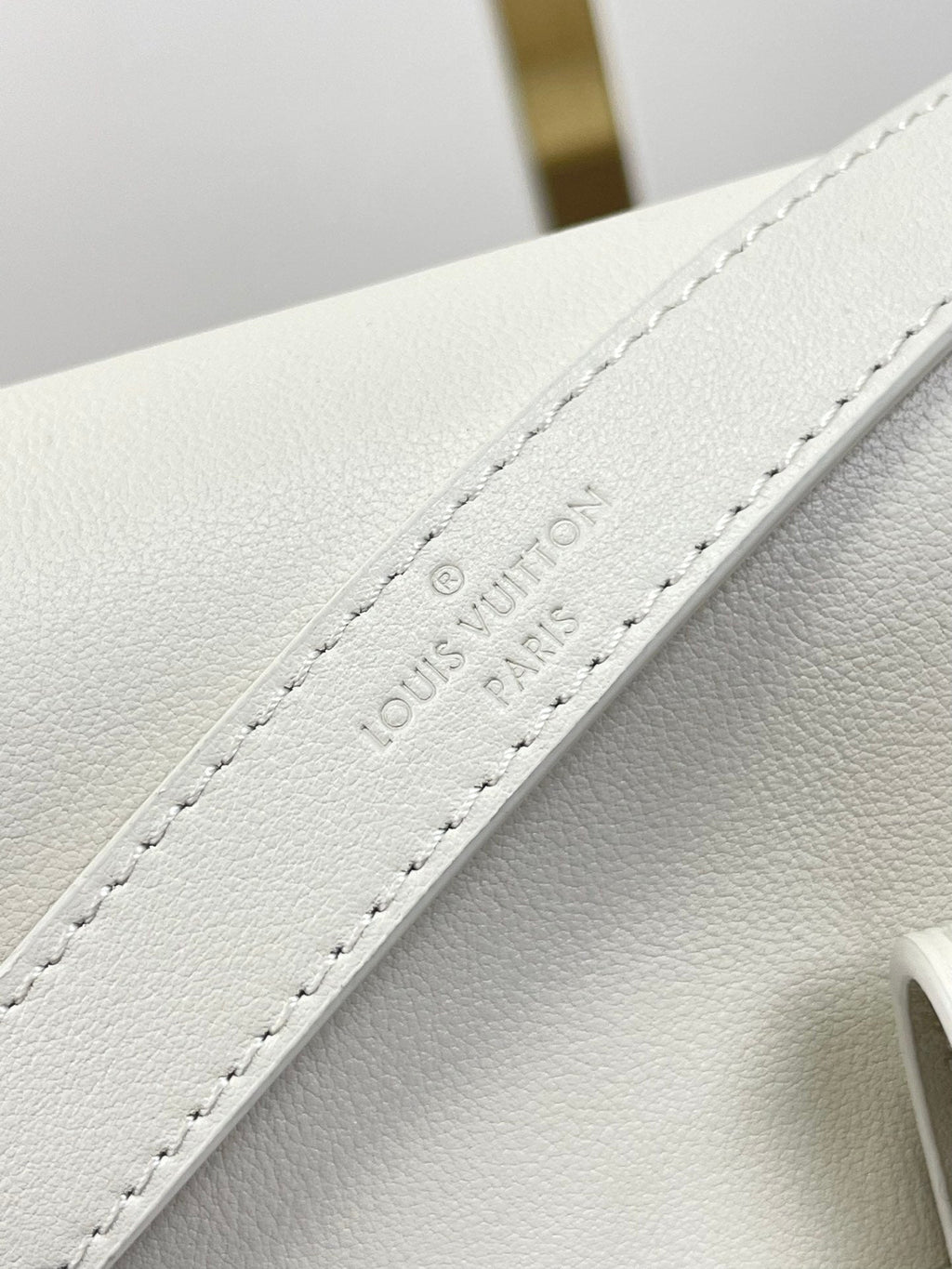 LOUIS VUITTON DAUPHINE SOFT MM 24 IN WHITE SMOOTH LAMBSKIN GOLD HARDWARE