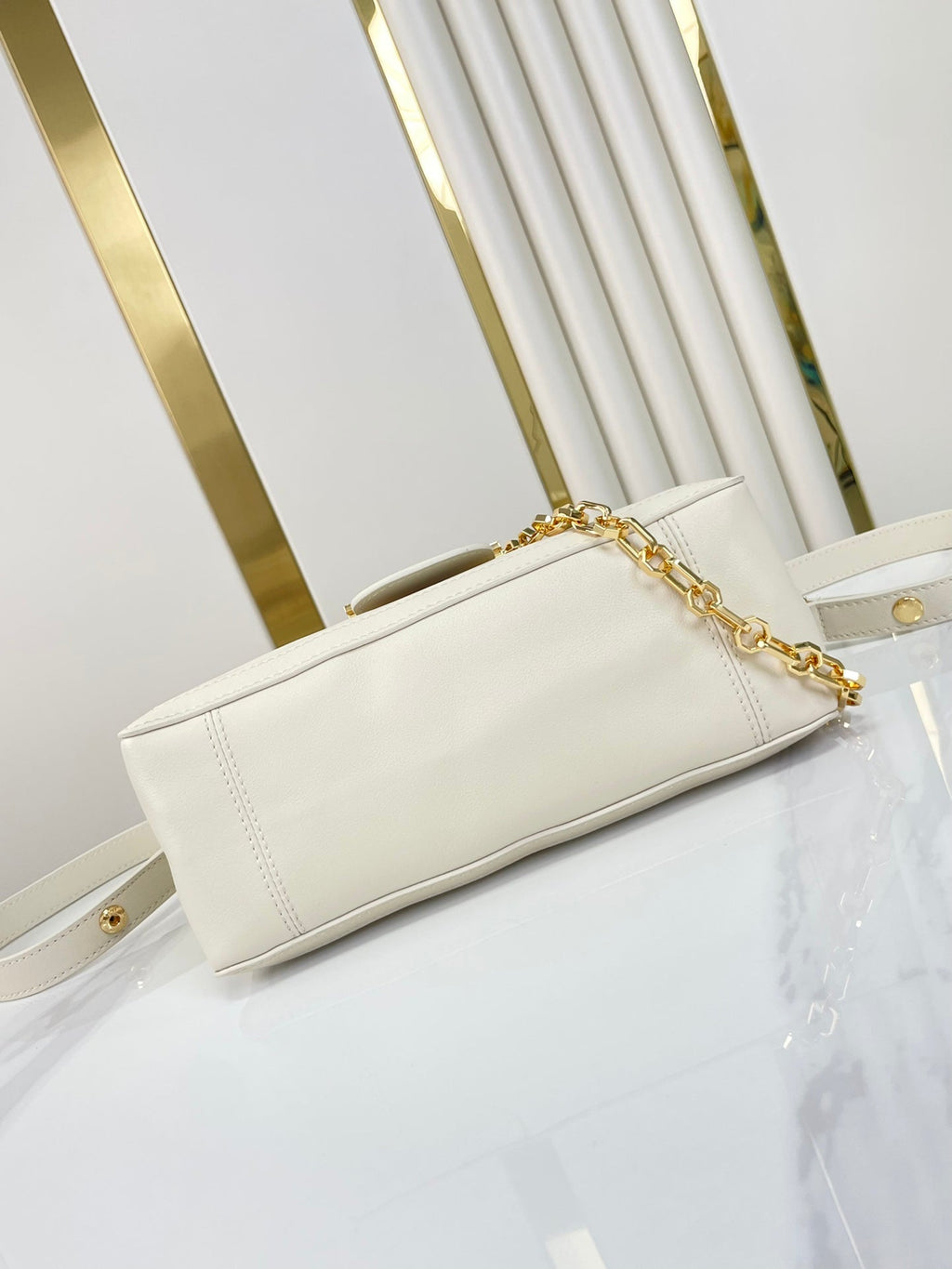 LOUIS VUITTON DAUPHINE SOFT MM 24 IN WHITE SMOOTH LAMBSKIN GOLD HARDWARE