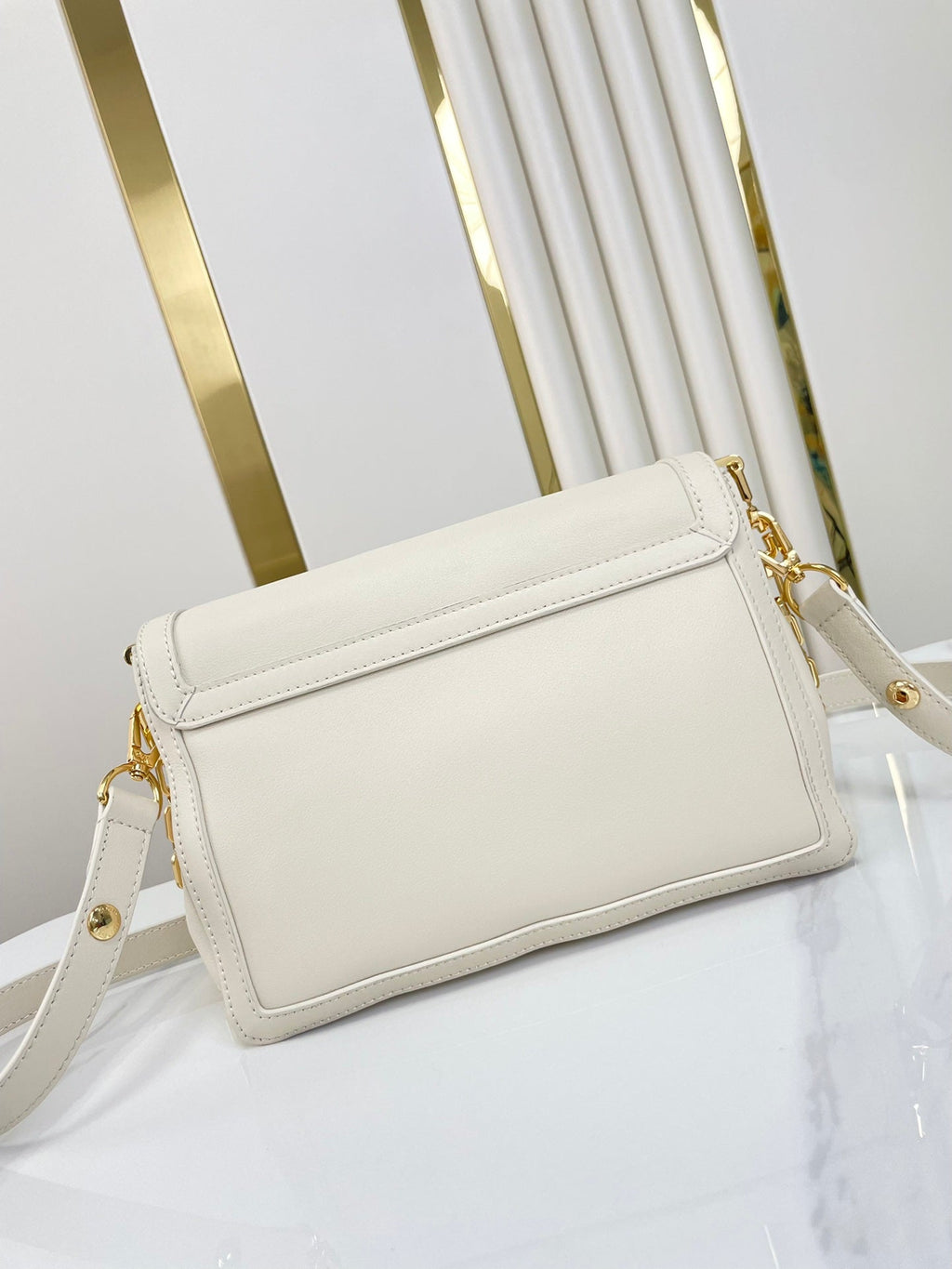 LOUIS VUITTON DAUPHINE SOFT MM 24 IN WHITE SMOOTH LAMBSKIN GOLD HARDWARE