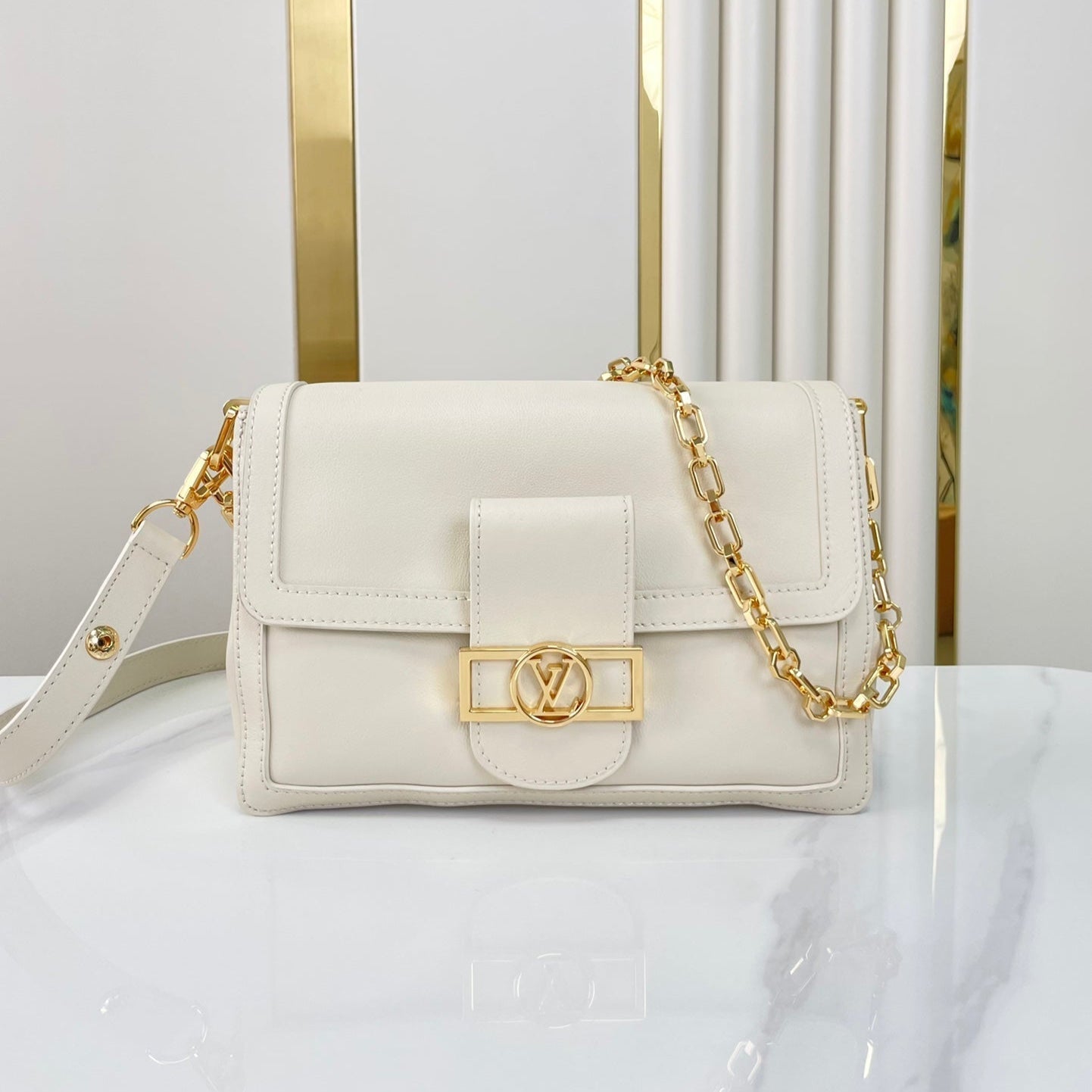 LOUIS VUITTON DAUPHINE SOFT MM 24 IN WHITE SMOOTH LAMBSKIN GOLD HARDWARE