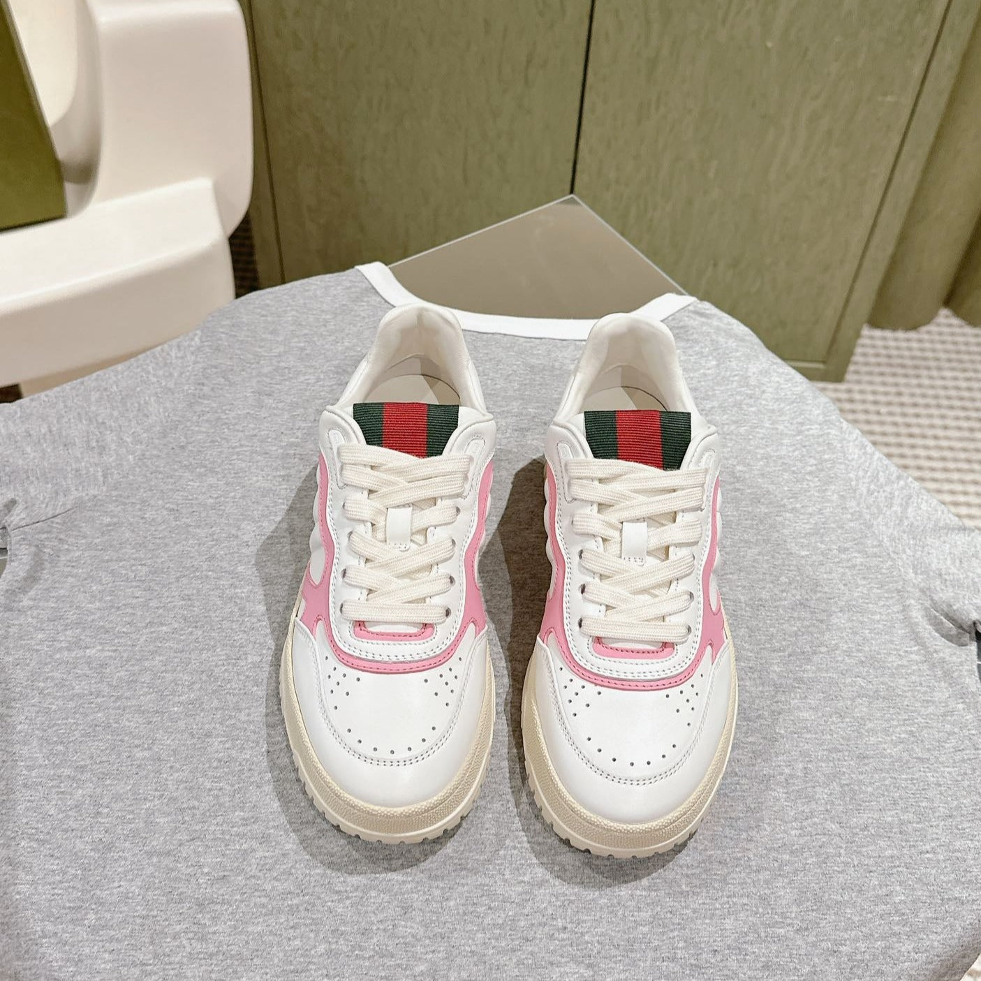 GUCCI Retro sneakers WHite Pink