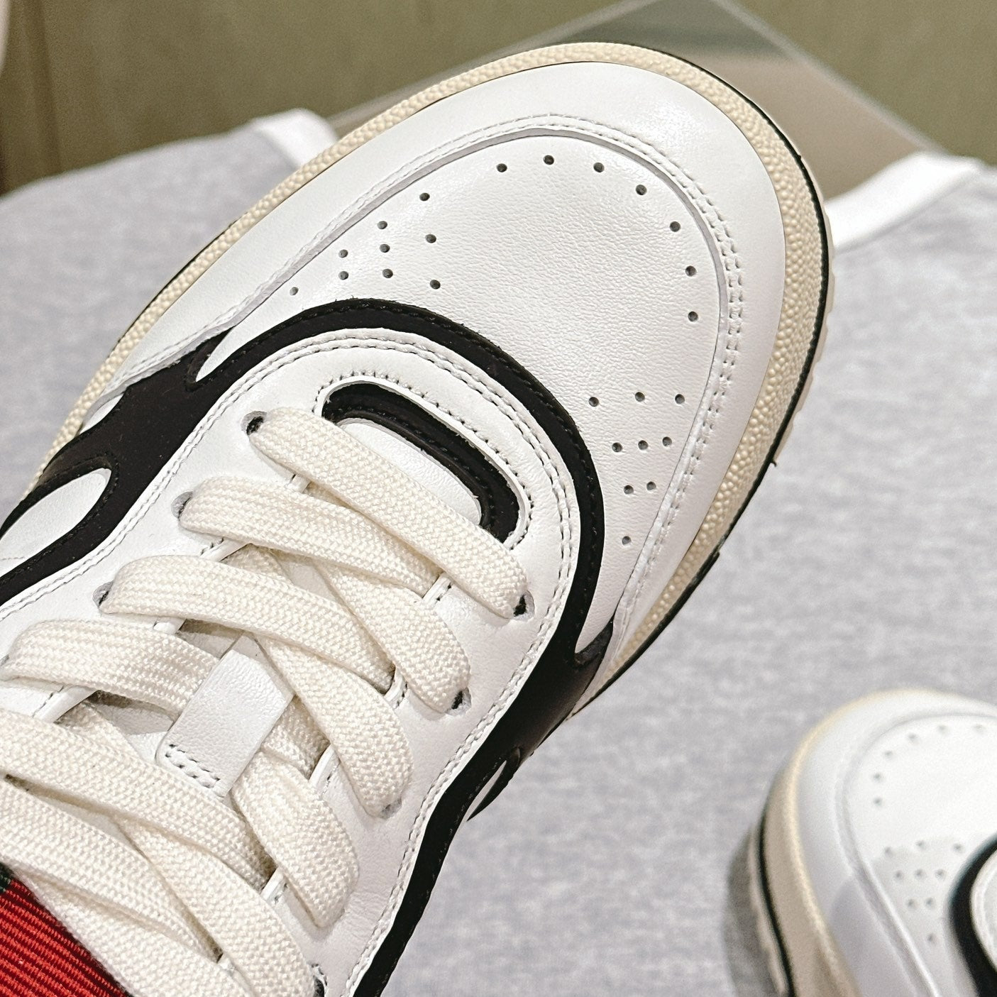 GUCCI Retro sneakers WHite Black