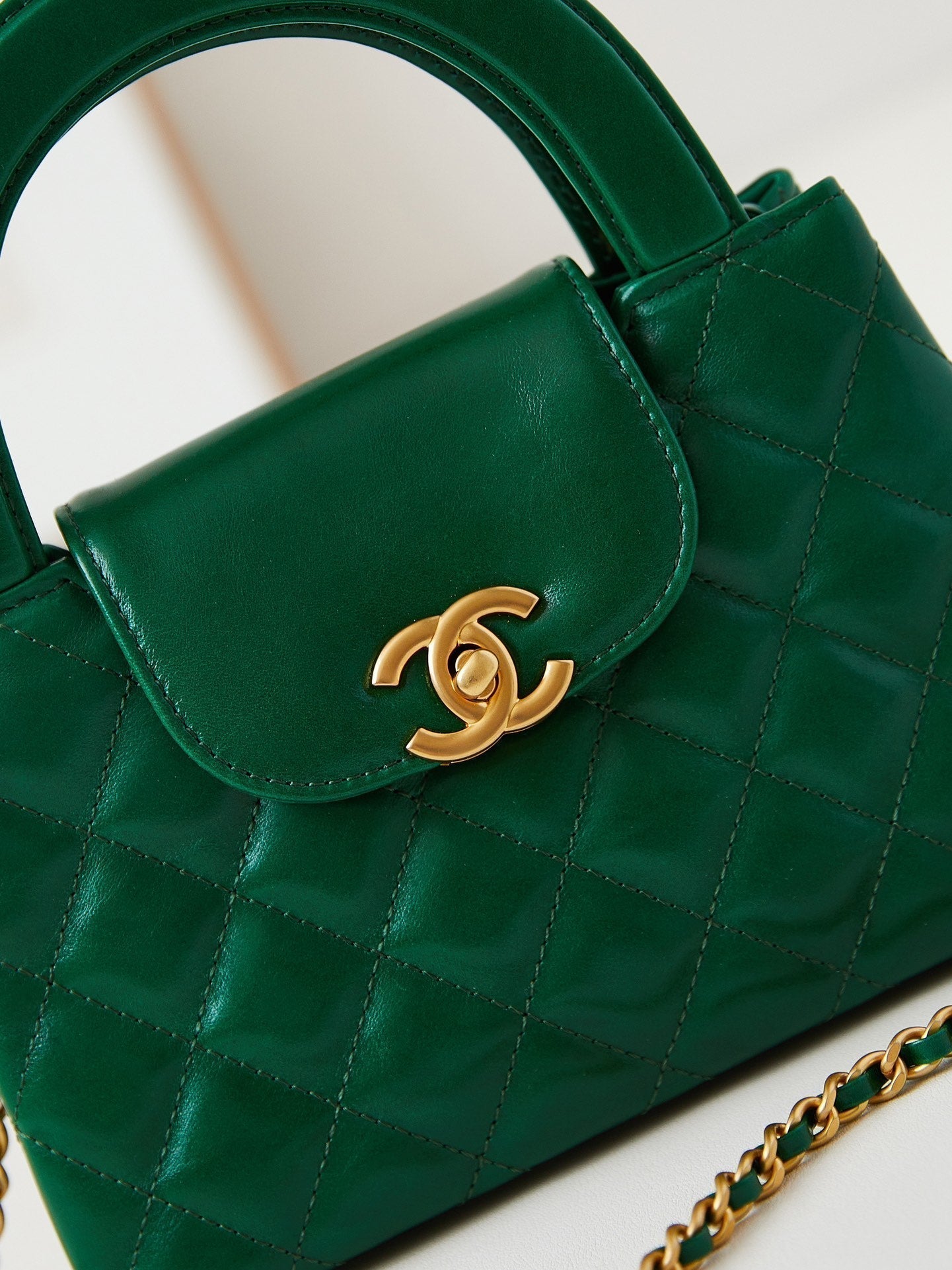 CHANEL KELLY MINI 19 SHOPPING BAG IN GREEN FOREST CALFSKIN