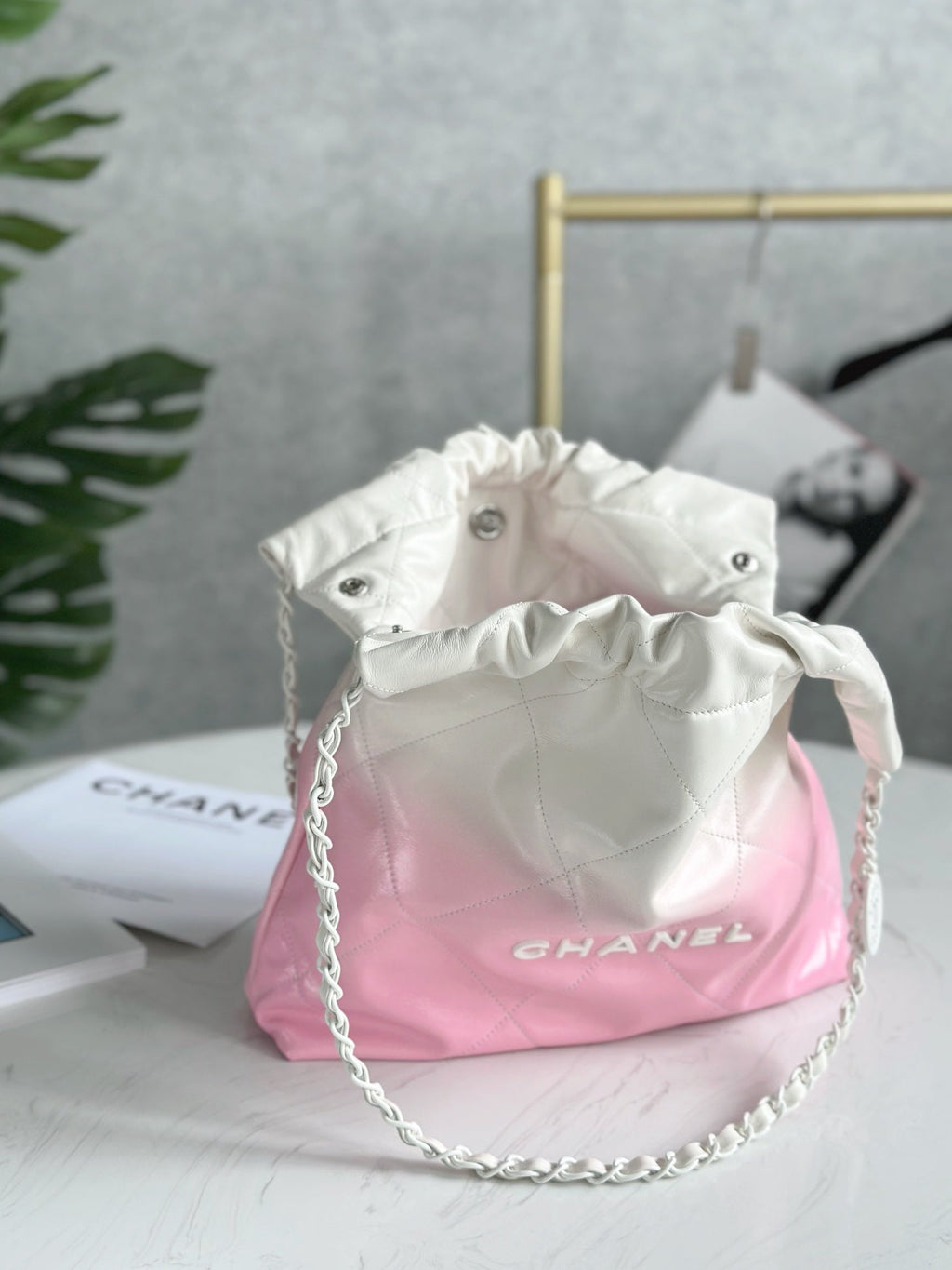 CHANEL 22 BAG 25S 42 CM IN PASTEL PINK MIX WHITE LAMBSKIN WITH WHITE HARDWARE