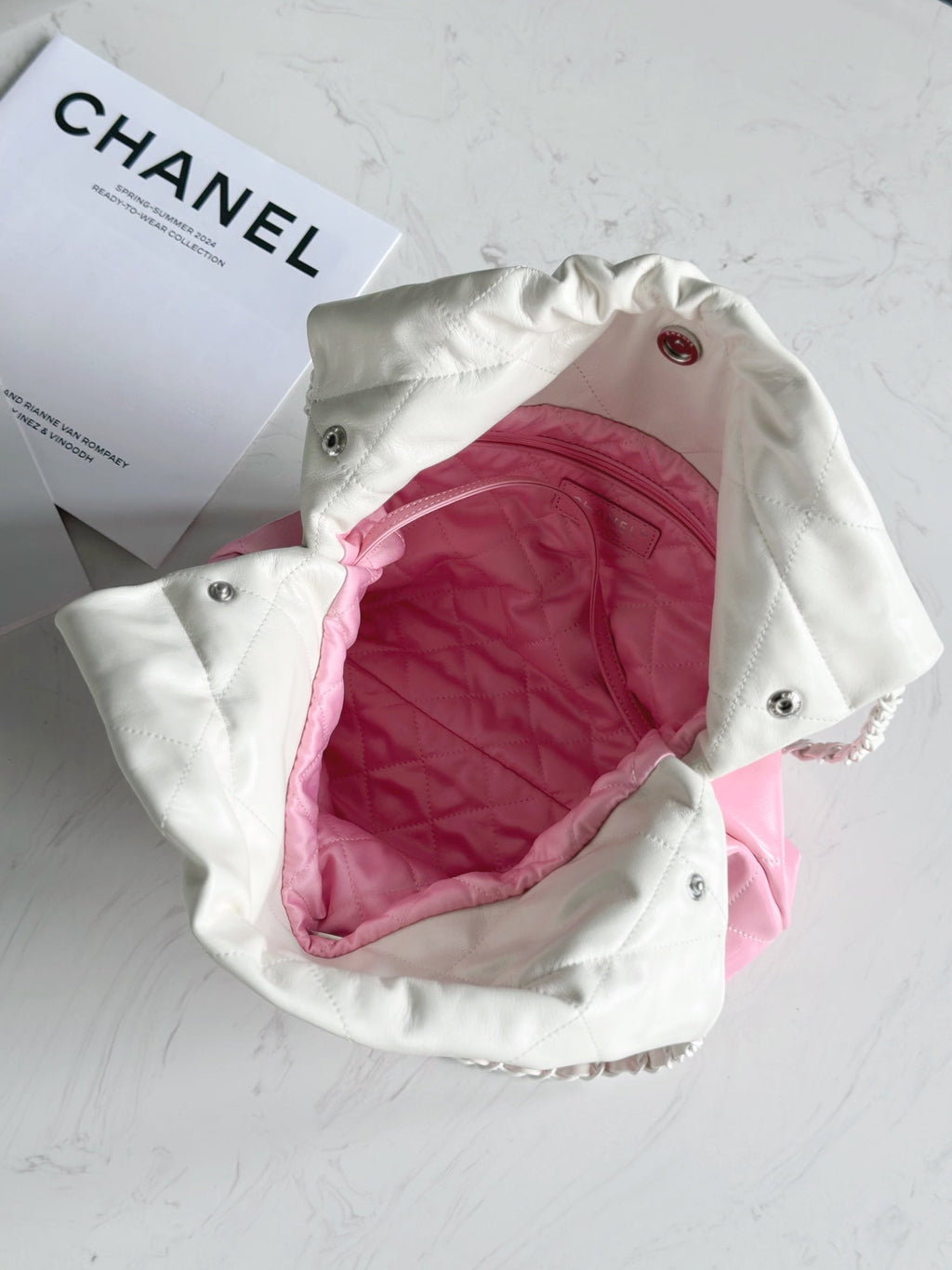 CHANEL 22 BAG 25S 42 CM IN PASTEL PINK MIX WHITE LAMBSKIN WITH WHITE HARDWARE