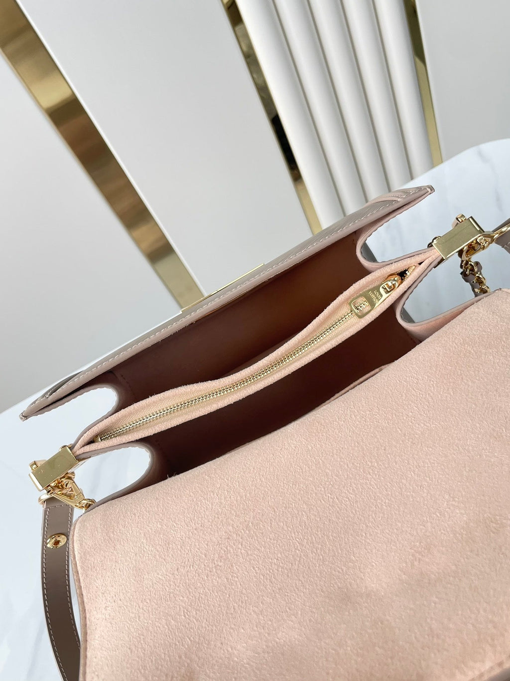 LOUIS VUITTON DAUPHINE MM 25 IN MEDIUM BROWN EPI GRAINED CALFSKIN GOLD HARDWARE