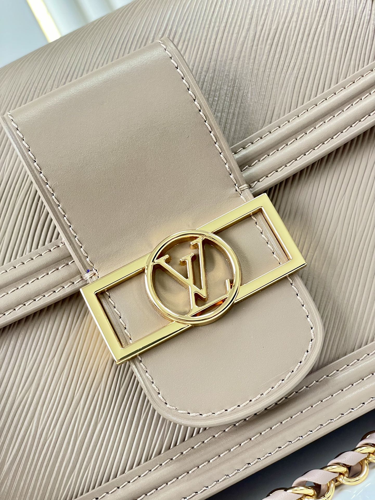 LOUIS VUITTON DAUPHINE MM 25 IN MEDIUM BROWN EPI GRAINED CALFSKIN GOLD HARDWARE